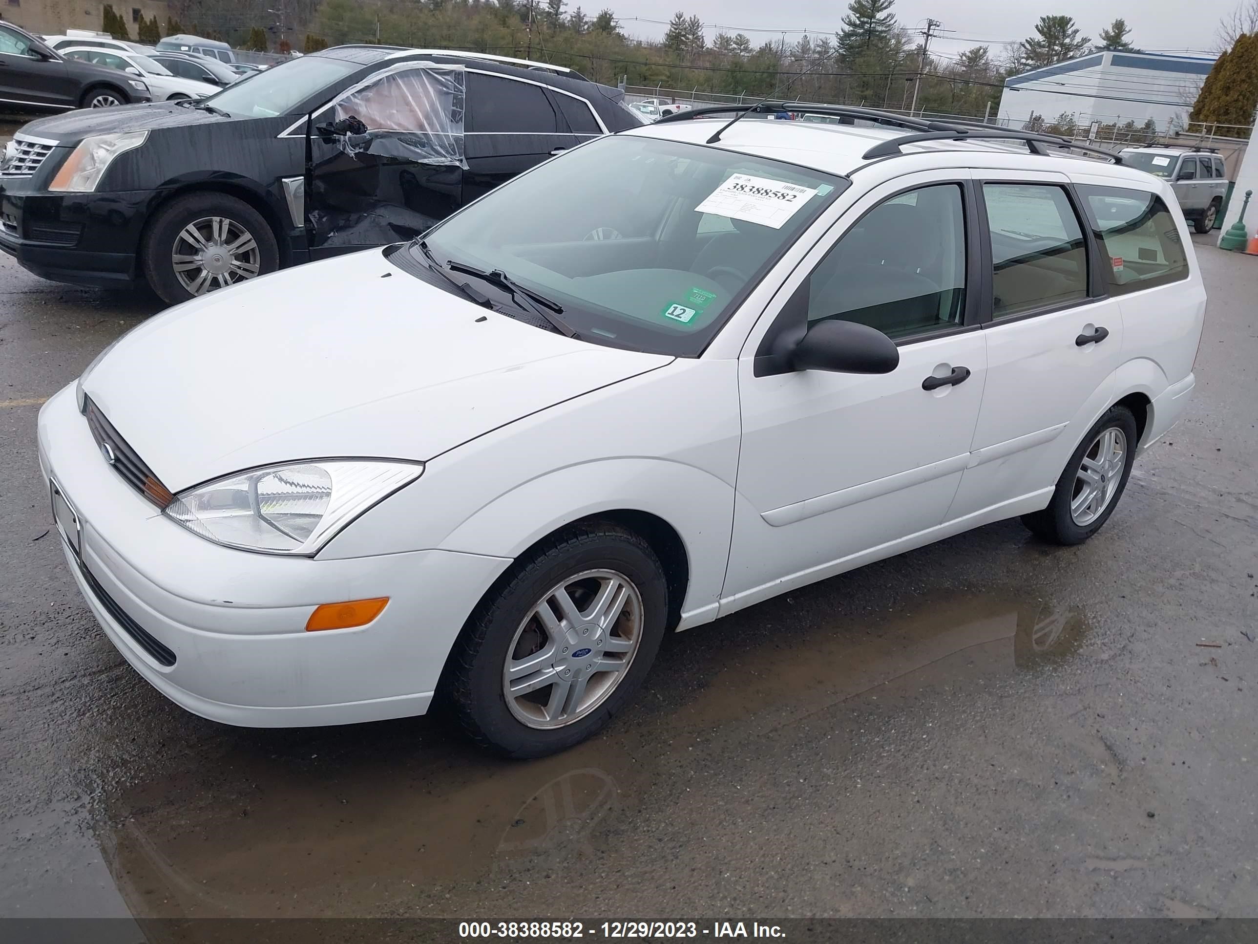 Photo 1 VIN: 1FAHP3636YW415081 - FORD FOCUS 