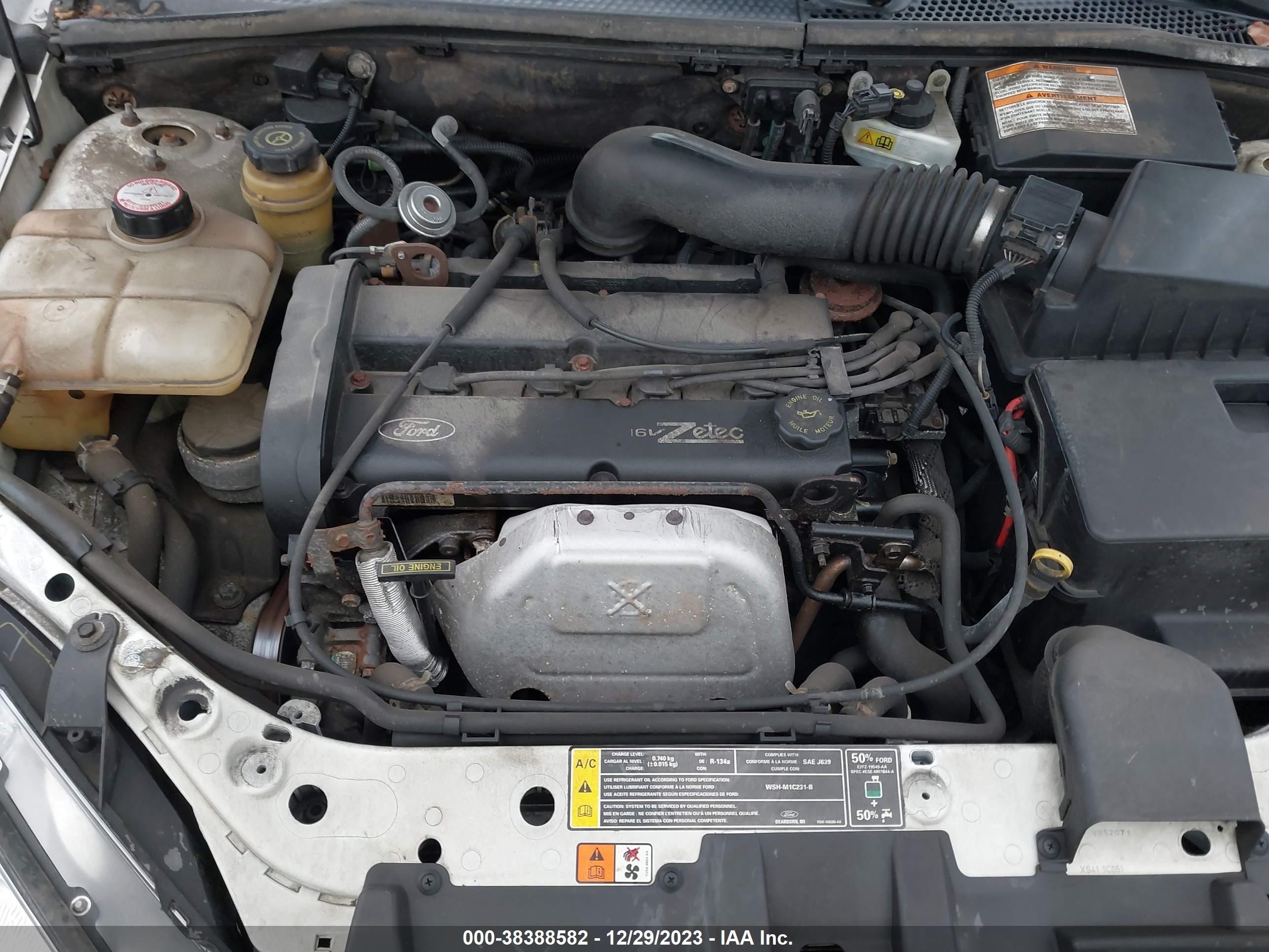 Photo 9 VIN: 1FAHP3636YW415081 - FORD FOCUS 