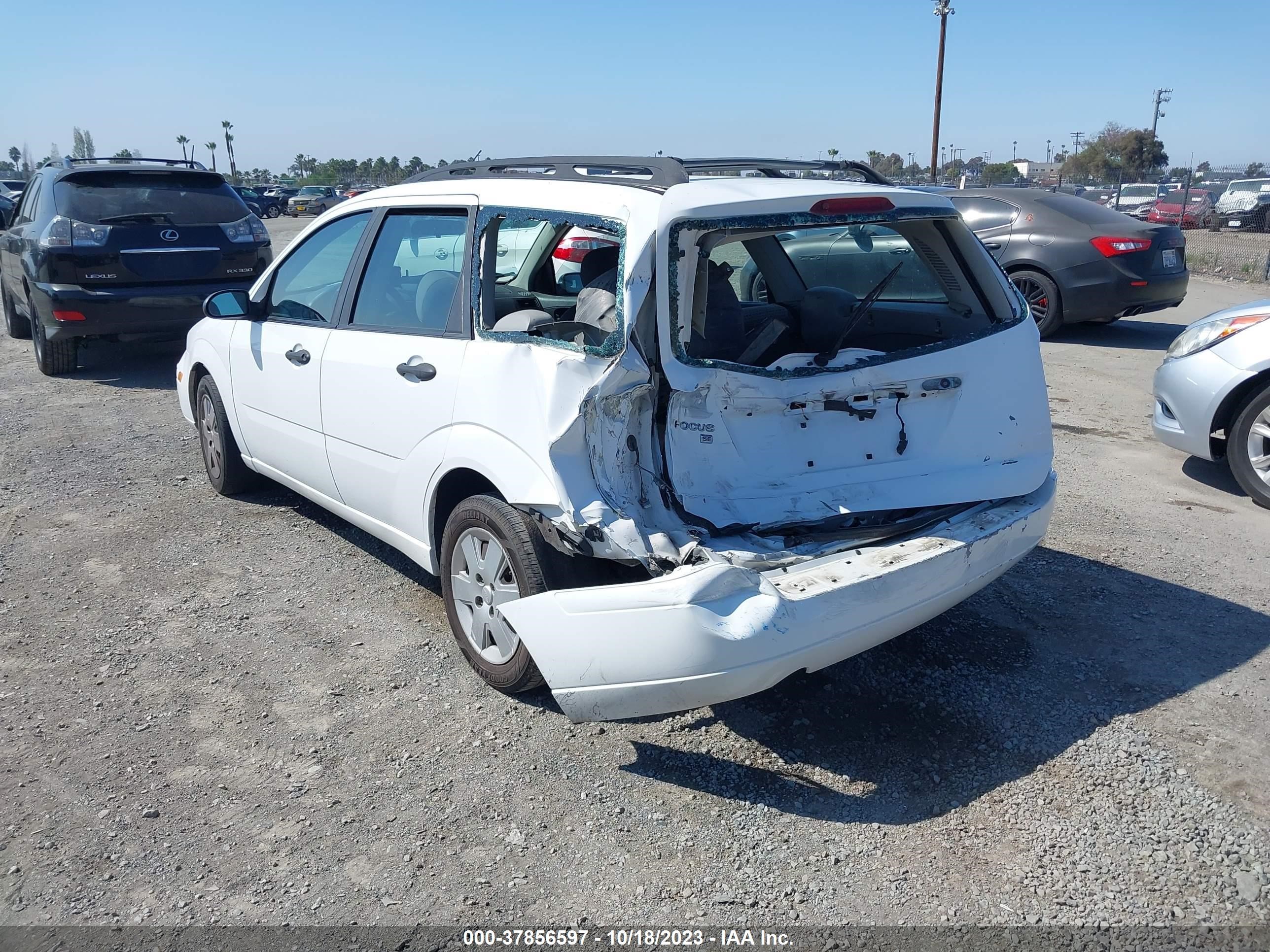 Photo 2 VIN: 1FAHP36N27W214892 - FORD FOCUS 