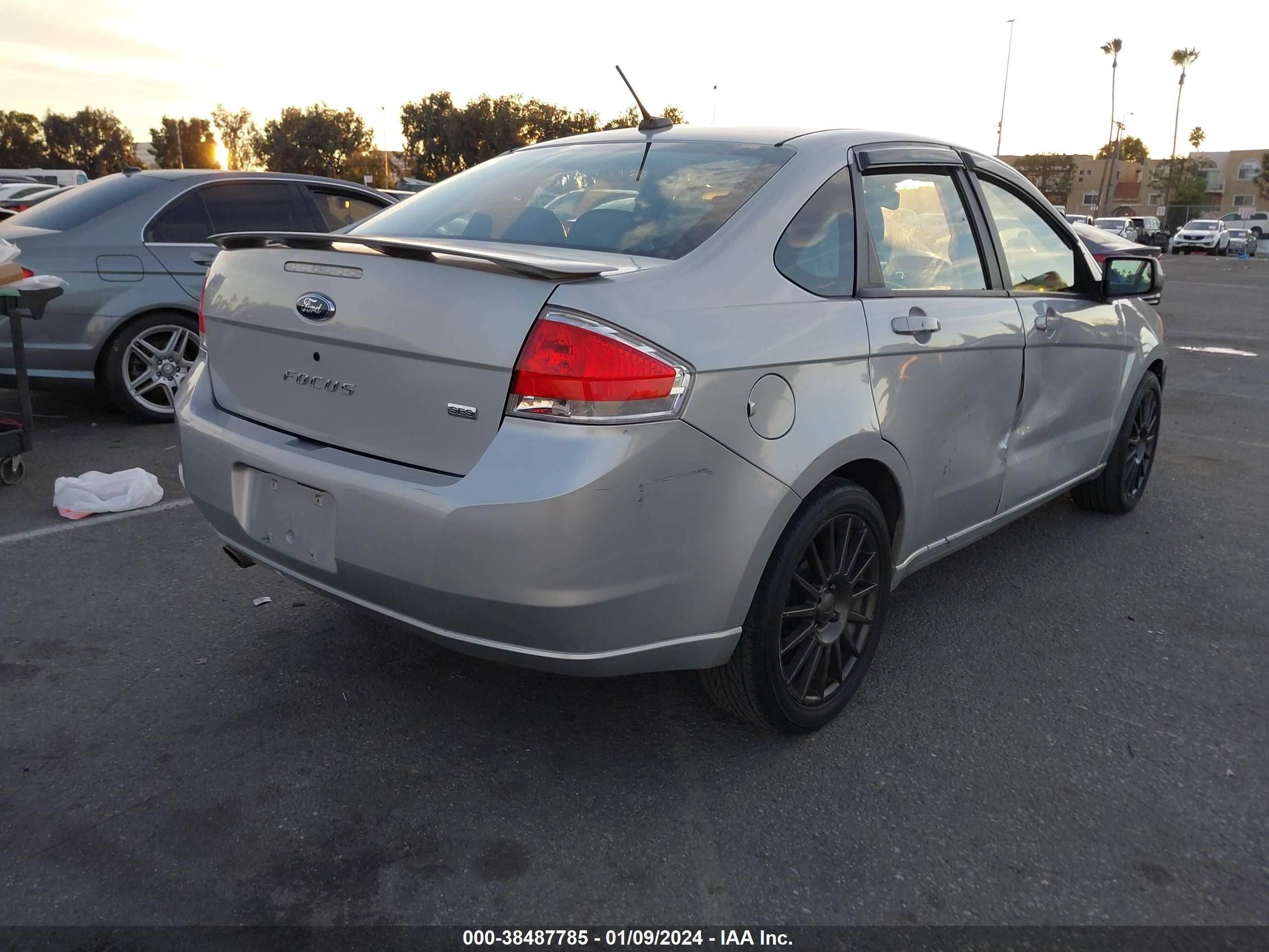 Photo 3 VIN: 1FAHP36N29W250181 - FORD FOCUS 