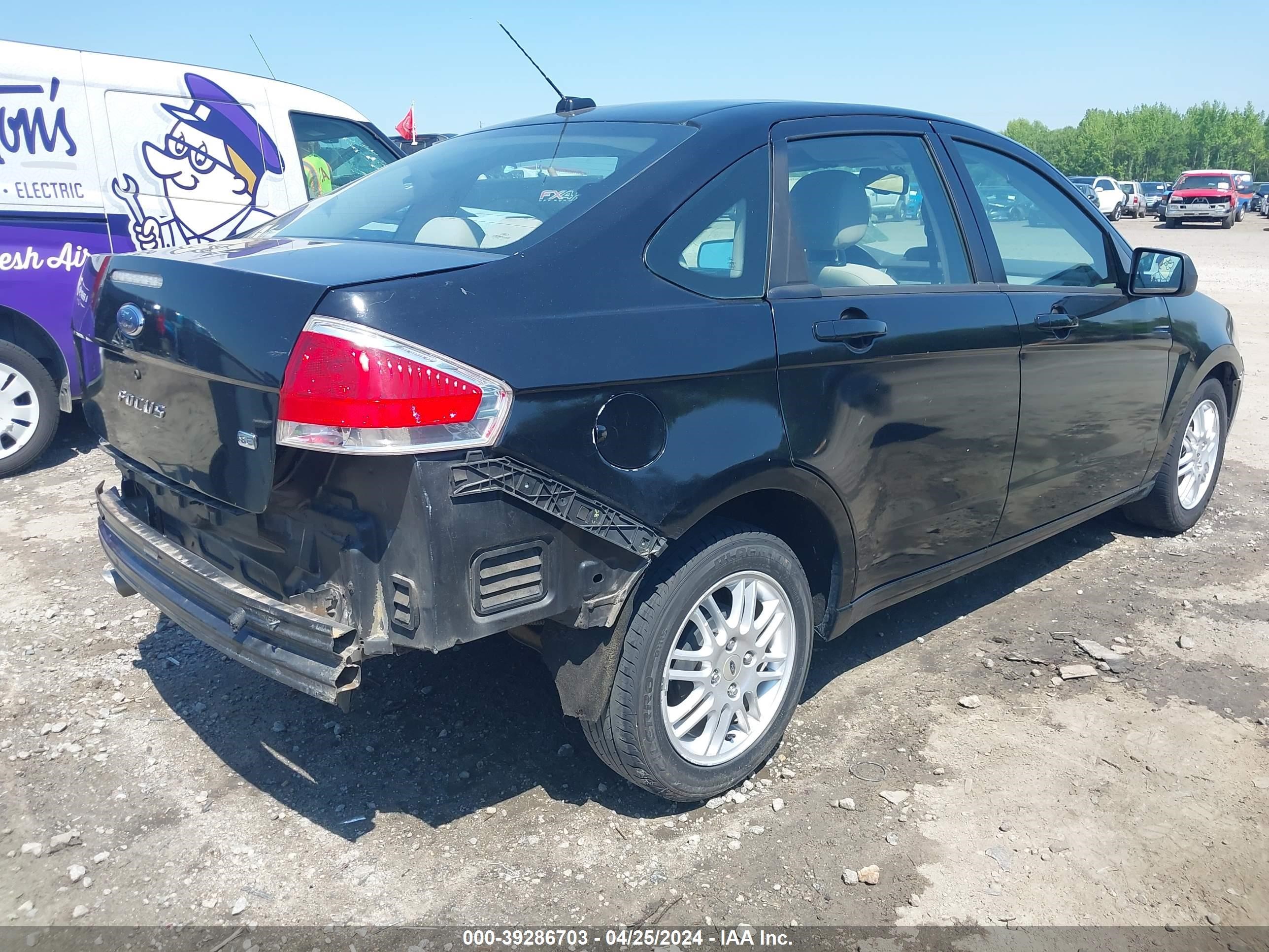 Photo 3 VIN: 1FAHP36N79W183819 - FORD FOCUS 