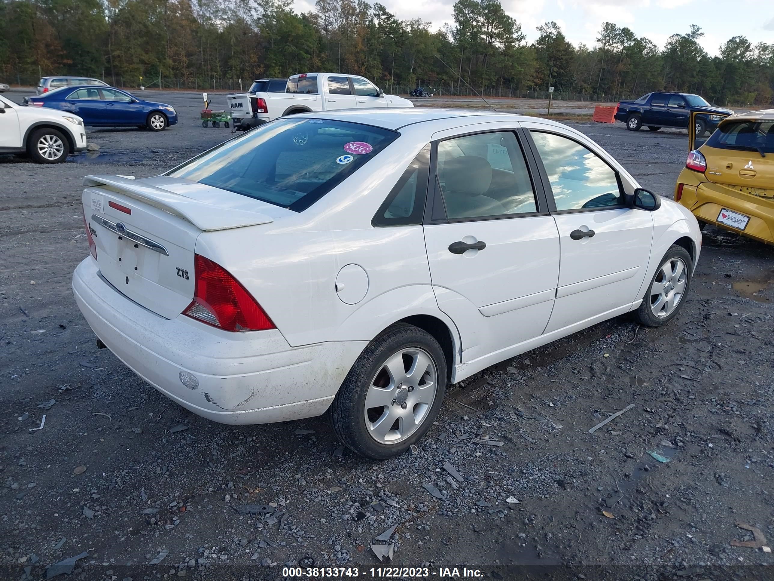 Photo 3 VIN: 1FAHP38362W343402 - FORD FOCUS 