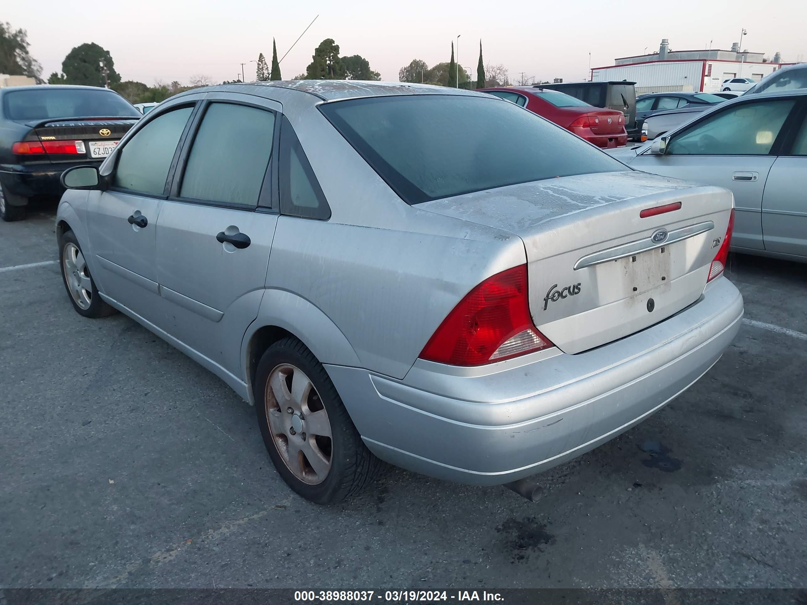 Photo 2 VIN: 1FAHP38381W362886 - FORD FOCUS 