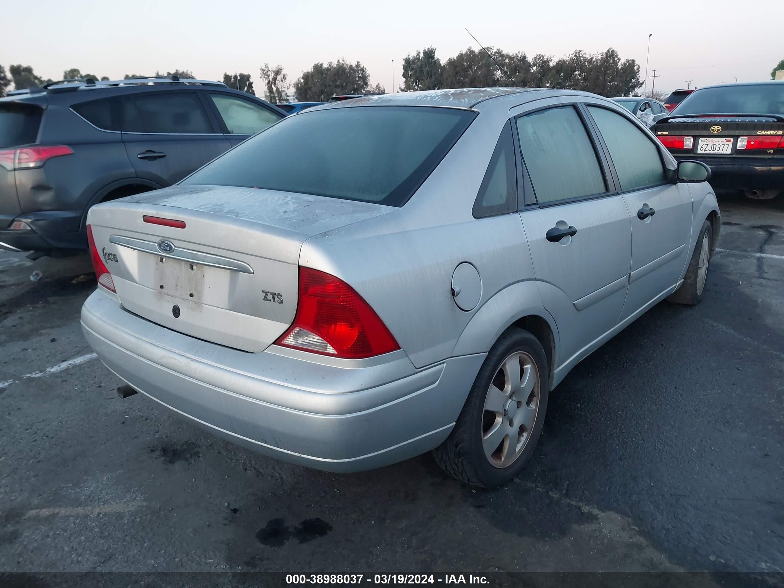 Photo 3 VIN: 1FAHP38381W362886 - FORD FOCUS 