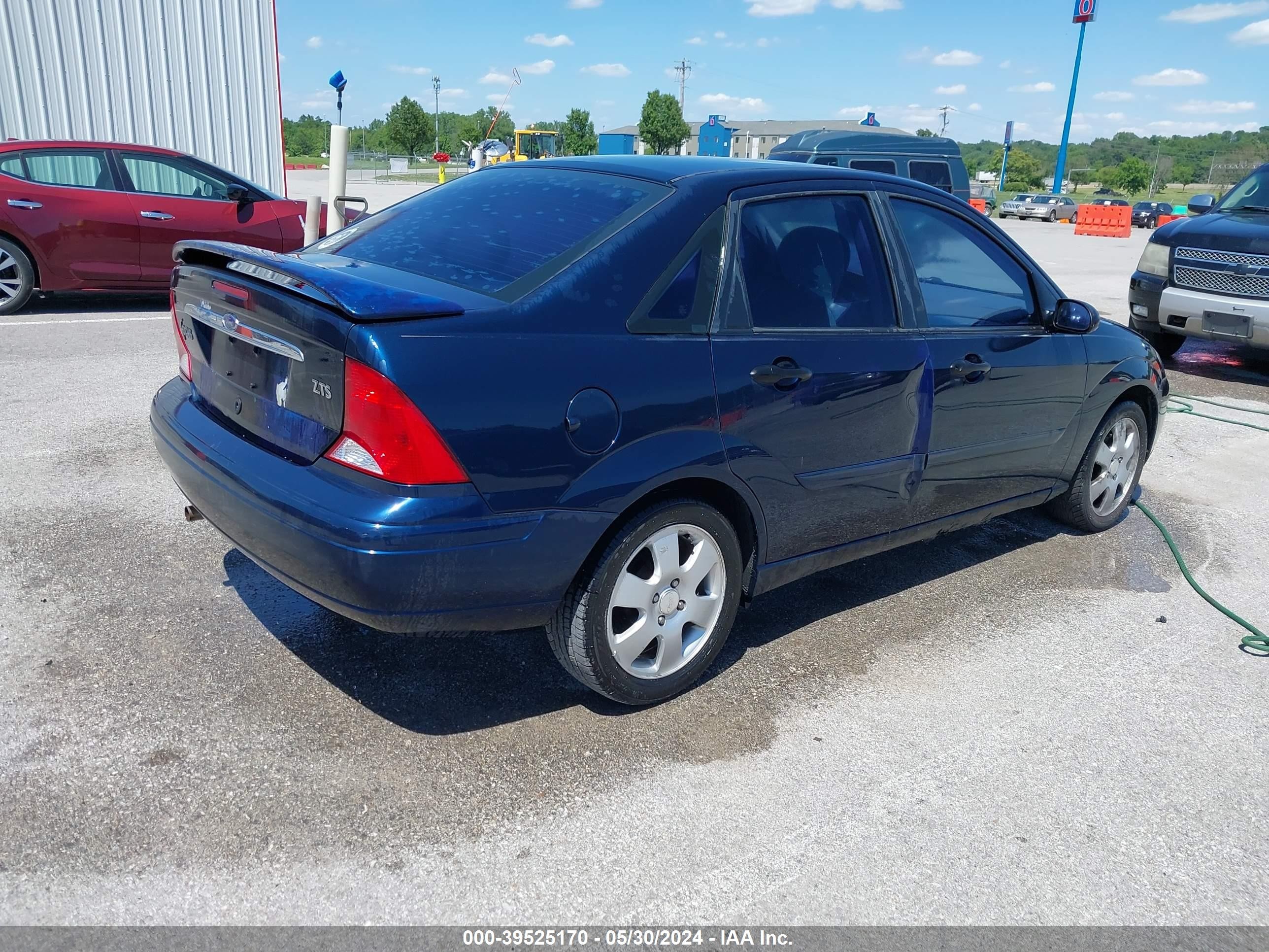 Photo 3 VIN: 1FAHP38391W257239 - FORD FOCUS 