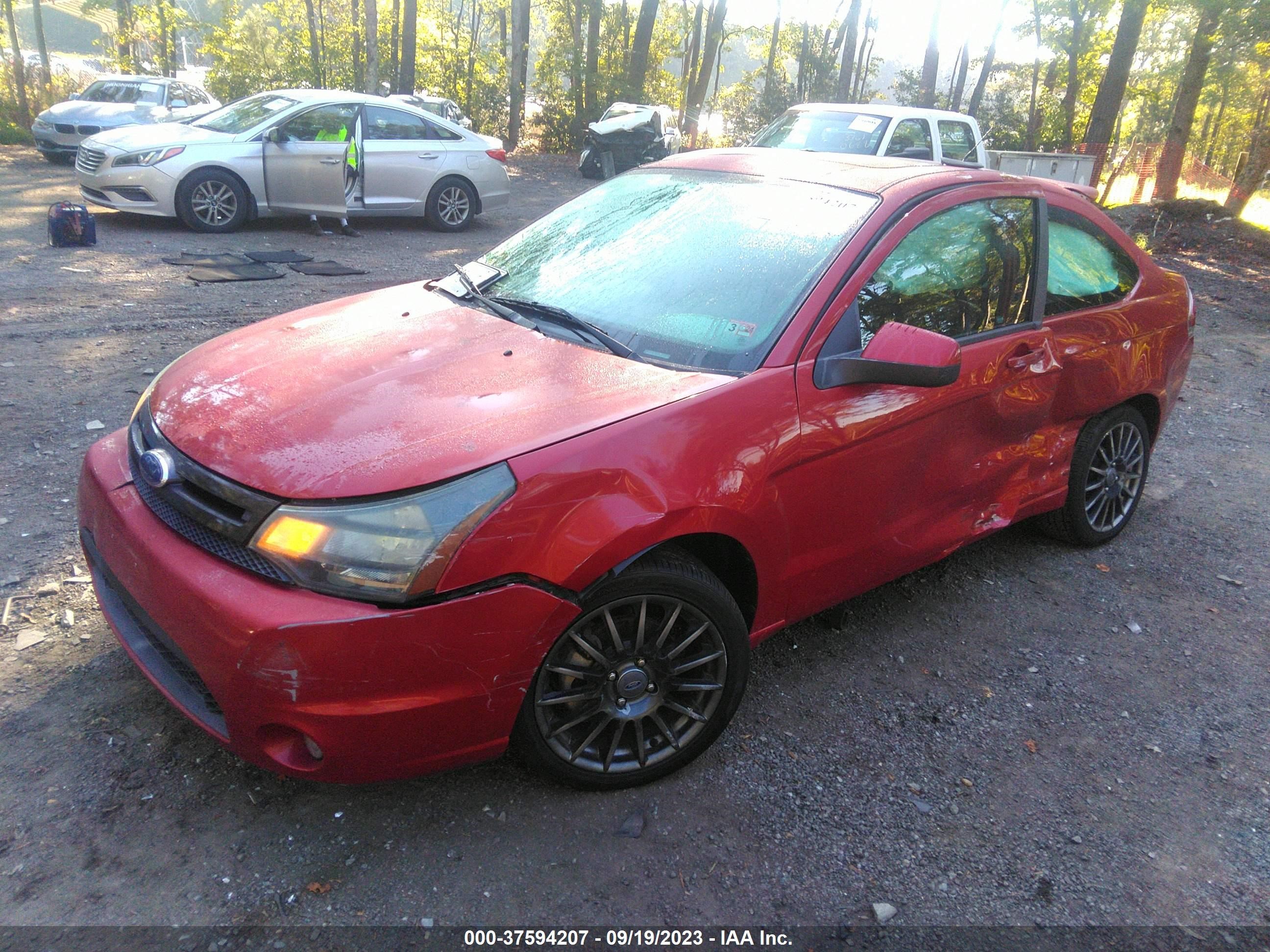 Photo 1 VIN: 1FAHP3DN7AW107136 - FORD FOCUS 