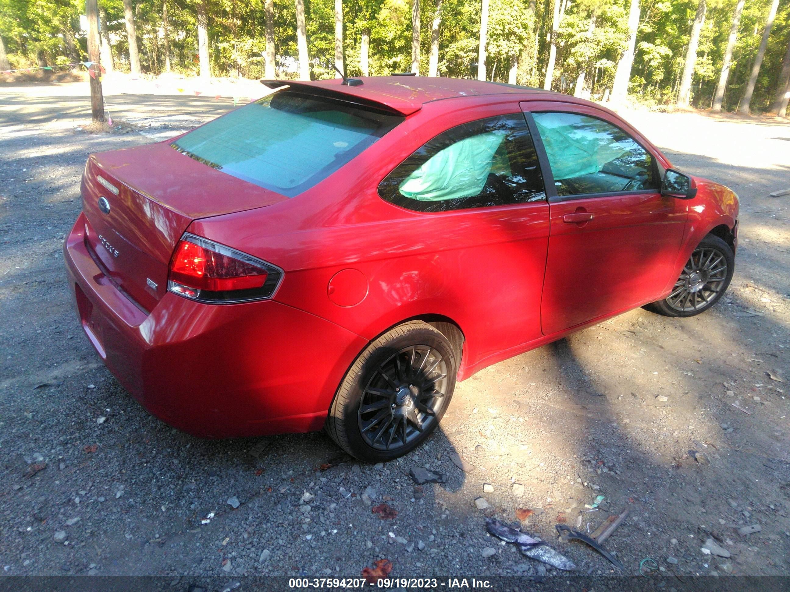 Photo 3 VIN: 1FAHP3DN7AW107136 - FORD FOCUS 