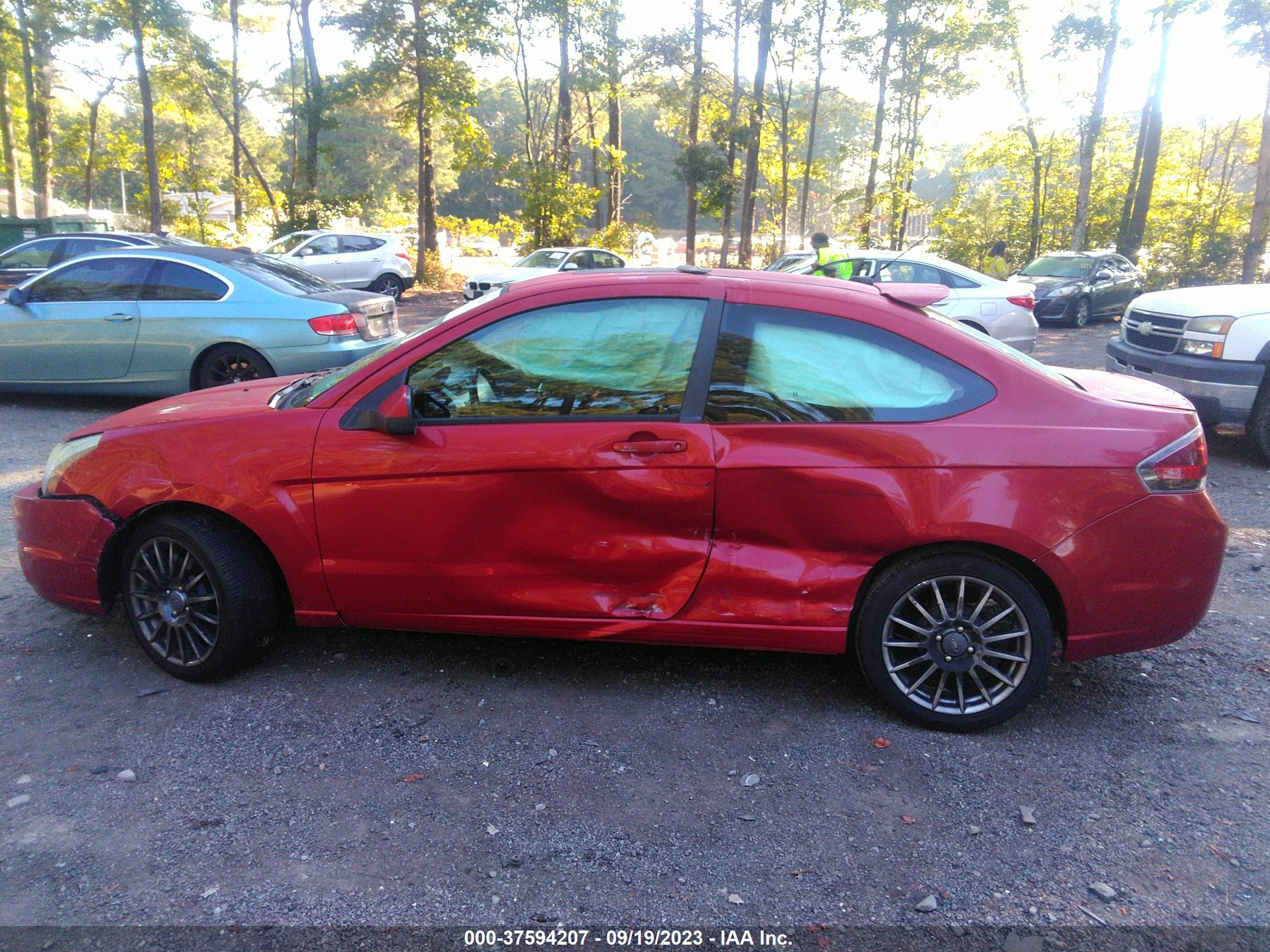 Photo 5 VIN: 1FAHP3DN7AW107136 - FORD FOCUS 