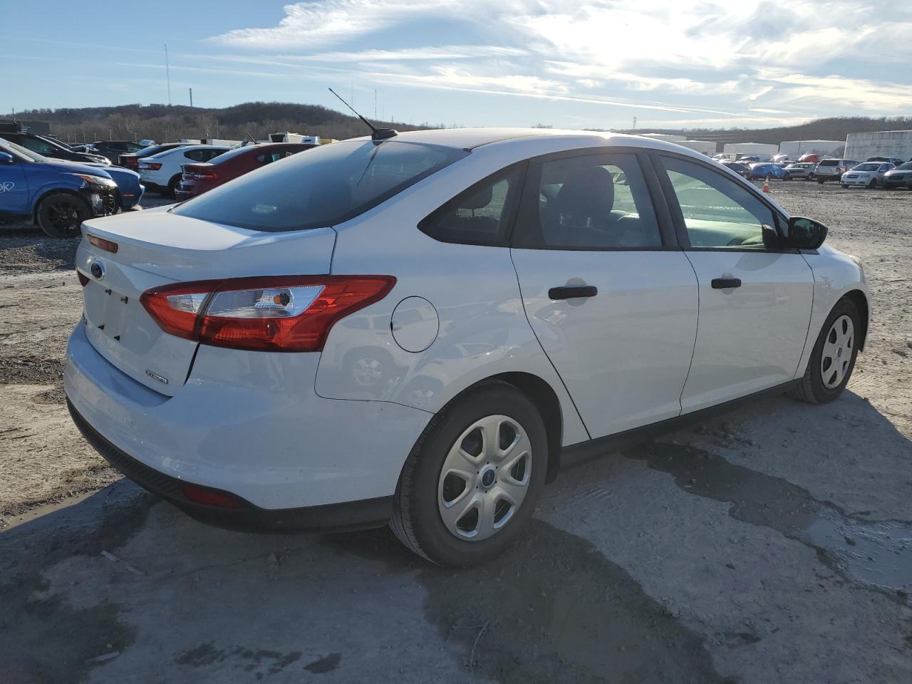 Photo 2 VIN: 1FAHP3E26CL403063 - FORD FOCUS 