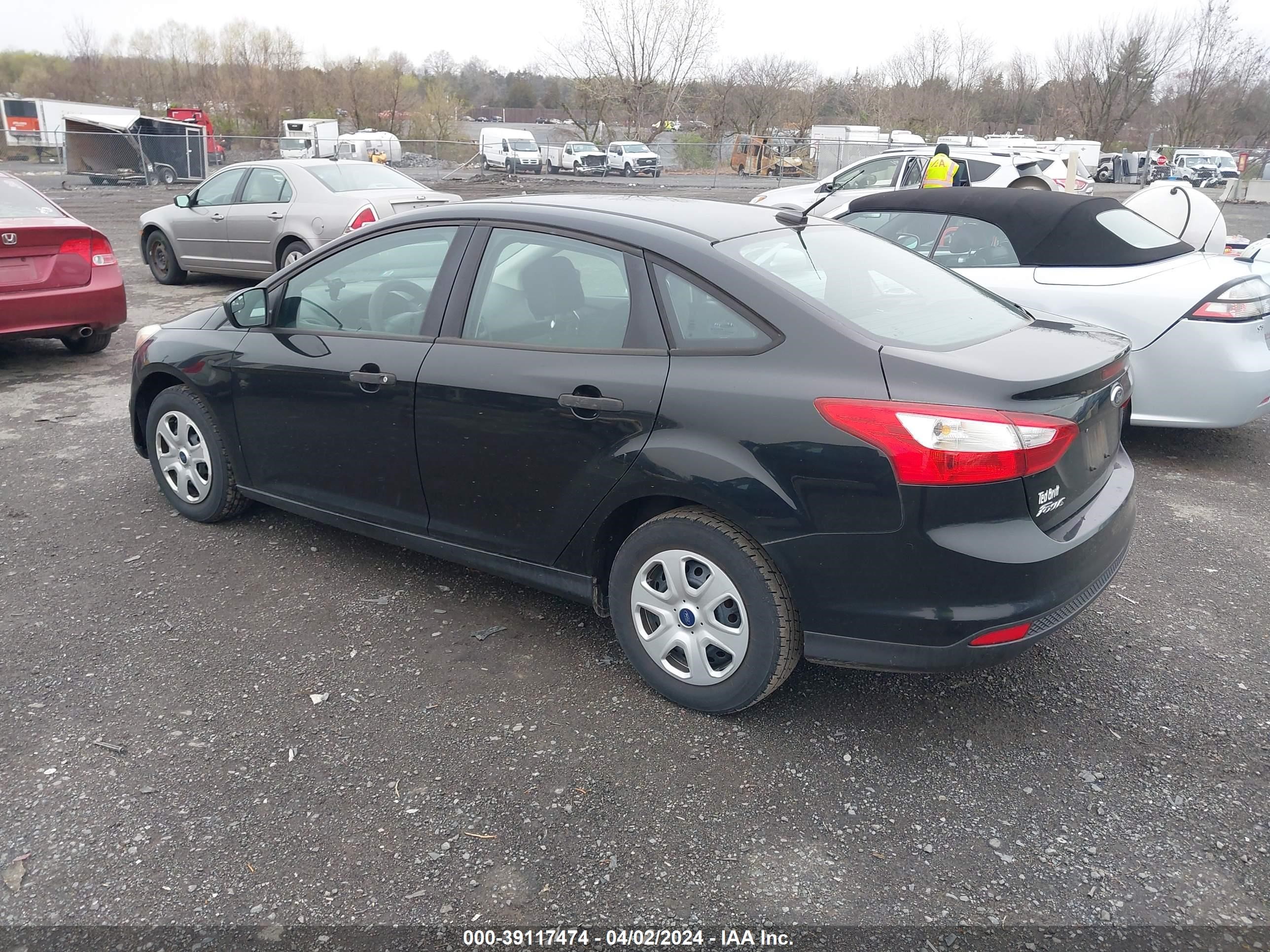 Photo 2 VIN: 1FAHP3E2XCL271084 - FORD FOCUS 