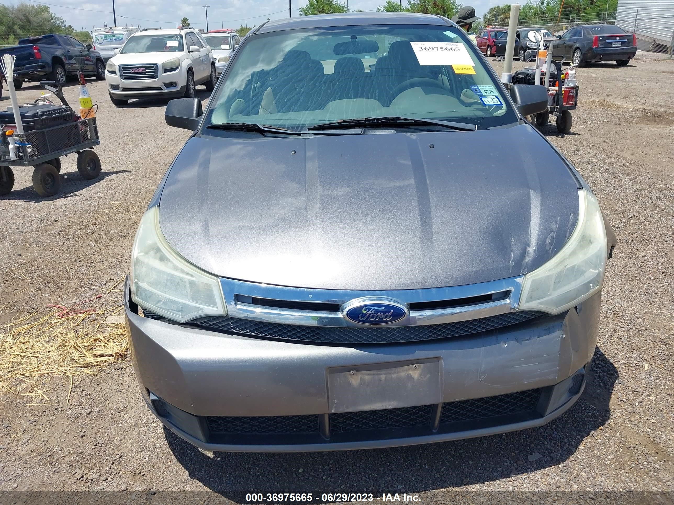 Photo 11 VIN: 1FAHP3EN0BW106572 - FORD FOCUS 