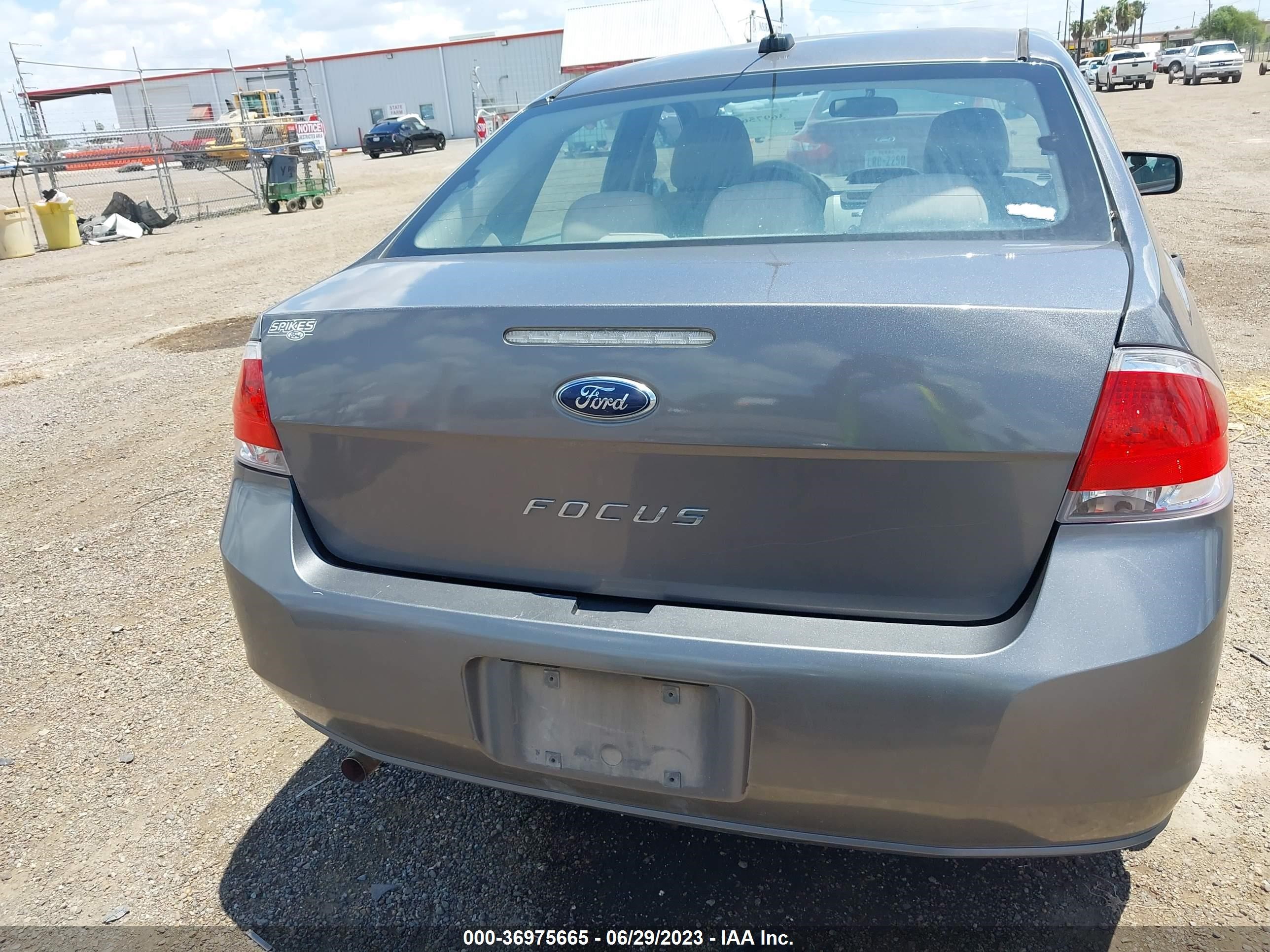 Photo 15 VIN: 1FAHP3EN0BW106572 - FORD FOCUS 