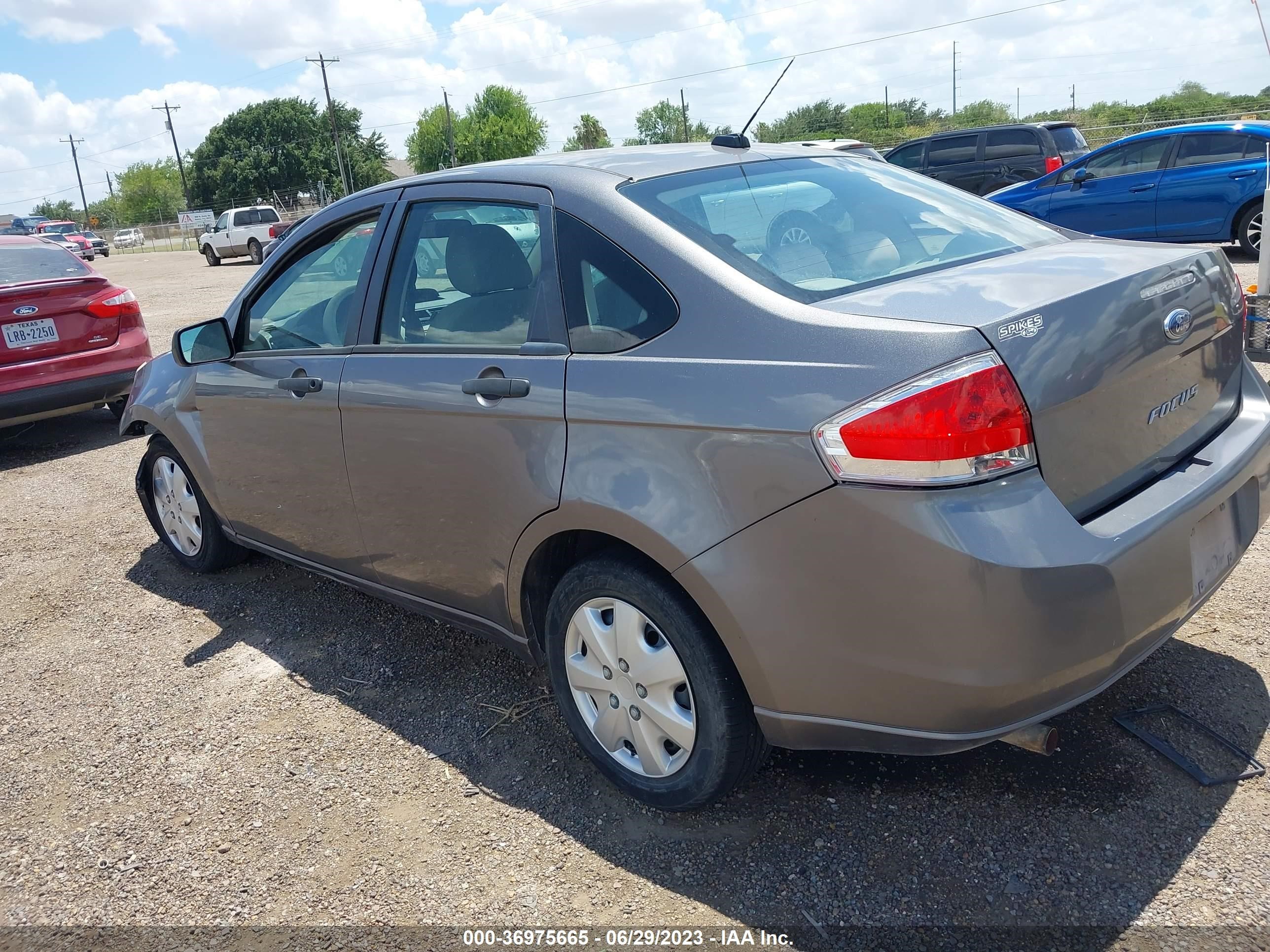 Photo 2 VIN: 1FAHP3EN0BW106572 - FORD FOCUS 