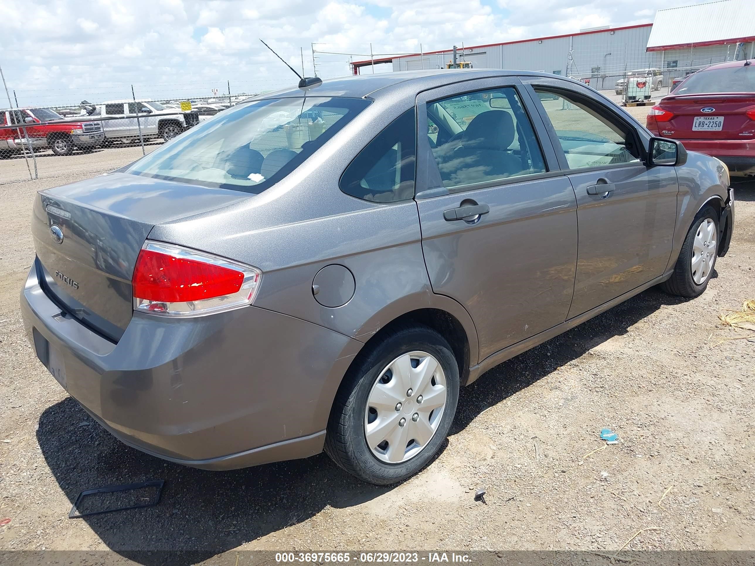 Photo 3 VIN: 1FAHP3EN0BW106572 - FORD FOCUS 