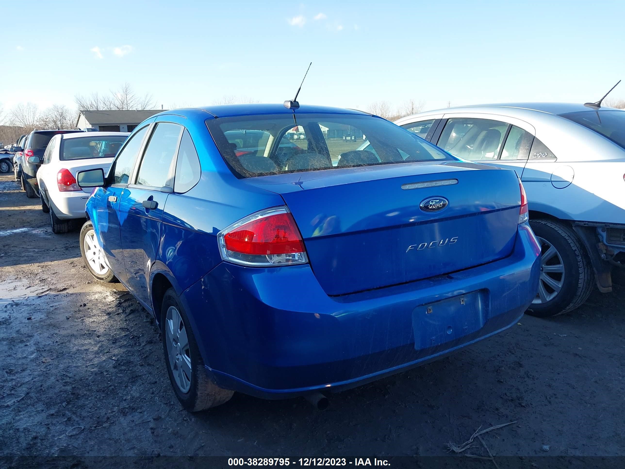 Photo 2 VIN: 1FAHP3EN2AW202332 - FORD FOCUS 