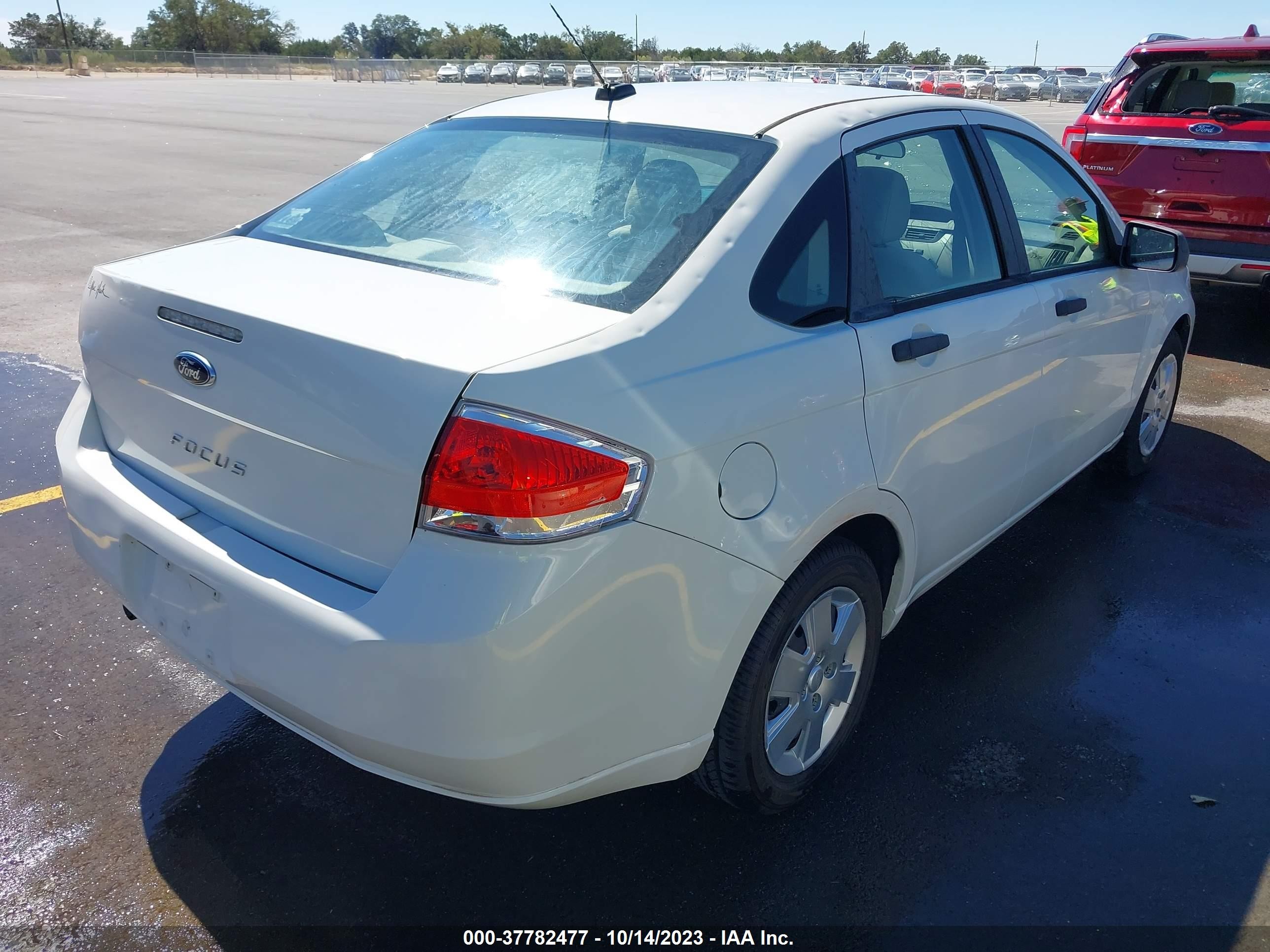 Photo 3 VIN: 1FAHP3EN5AW116514 - FORD FOCUS 