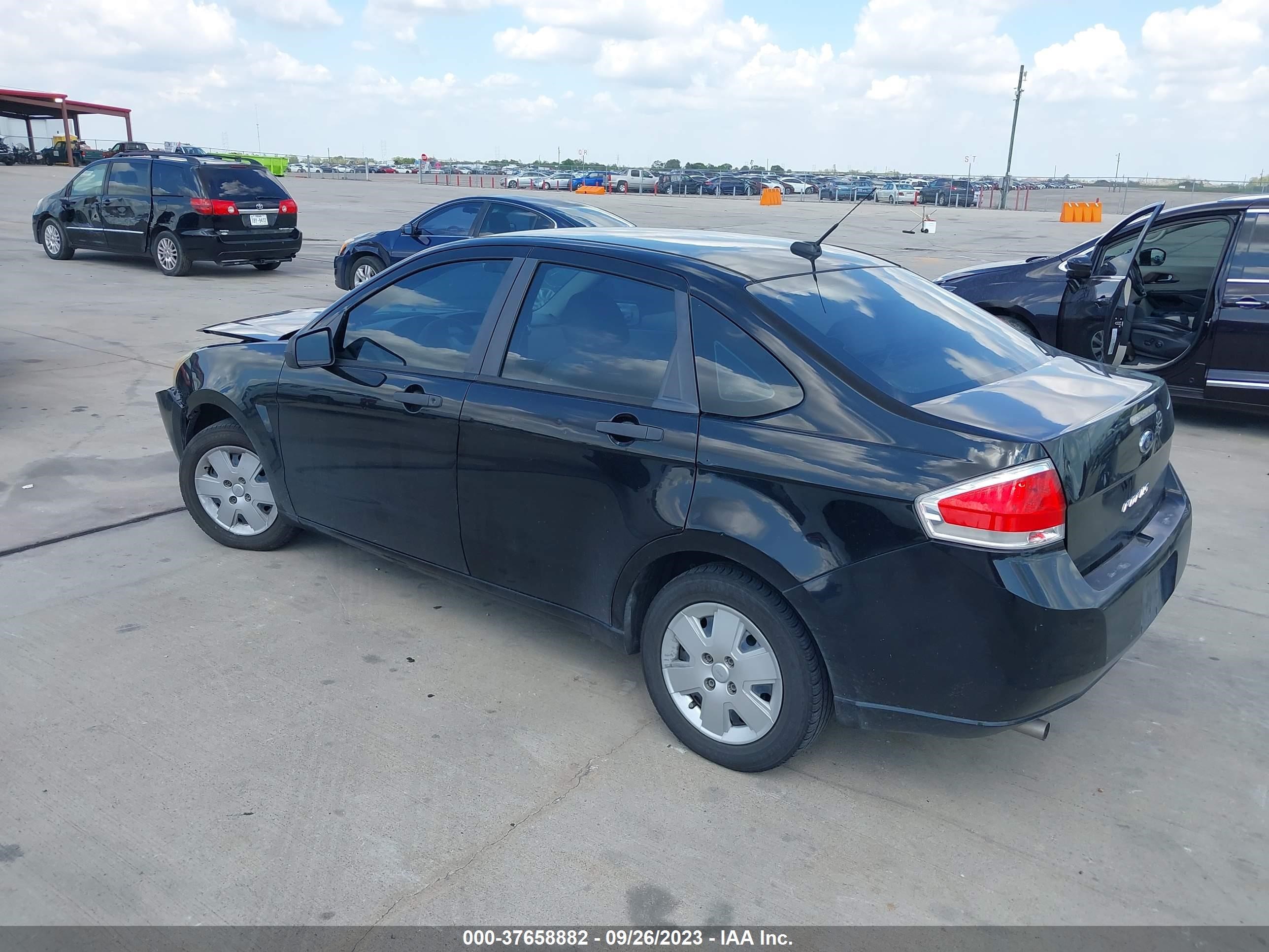 Photo 2 VIN: 1FAHP3EN5AW268857 - FORD FOCUS 