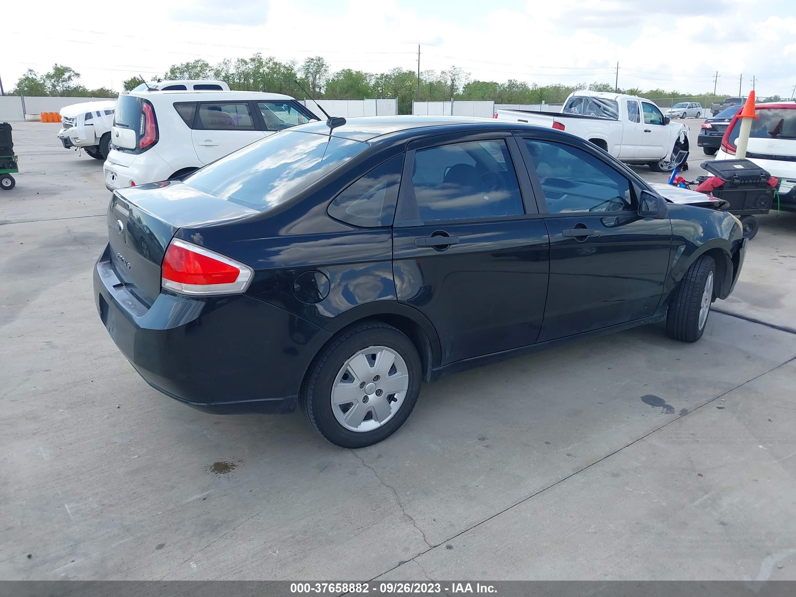 Photo 3 VIN: 1FAHP3EN5AW268857 - FORD FOCUS 