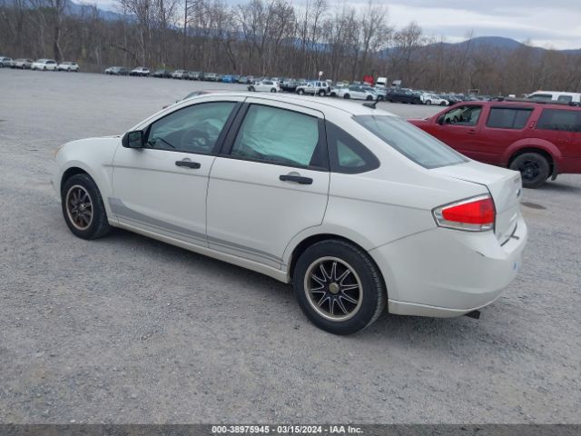 Photo 2 VIN: 1FAHP3EN7BW162668 - FORD FOCUS 