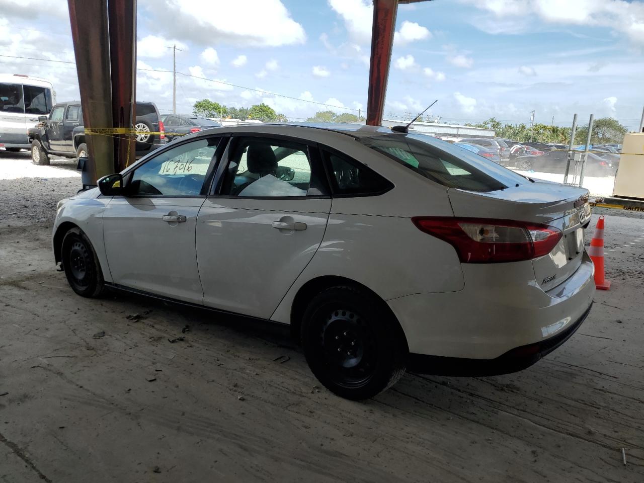 Photo 1 VIN: 1FAHP3F21CL106183 - FORD FOCUS 