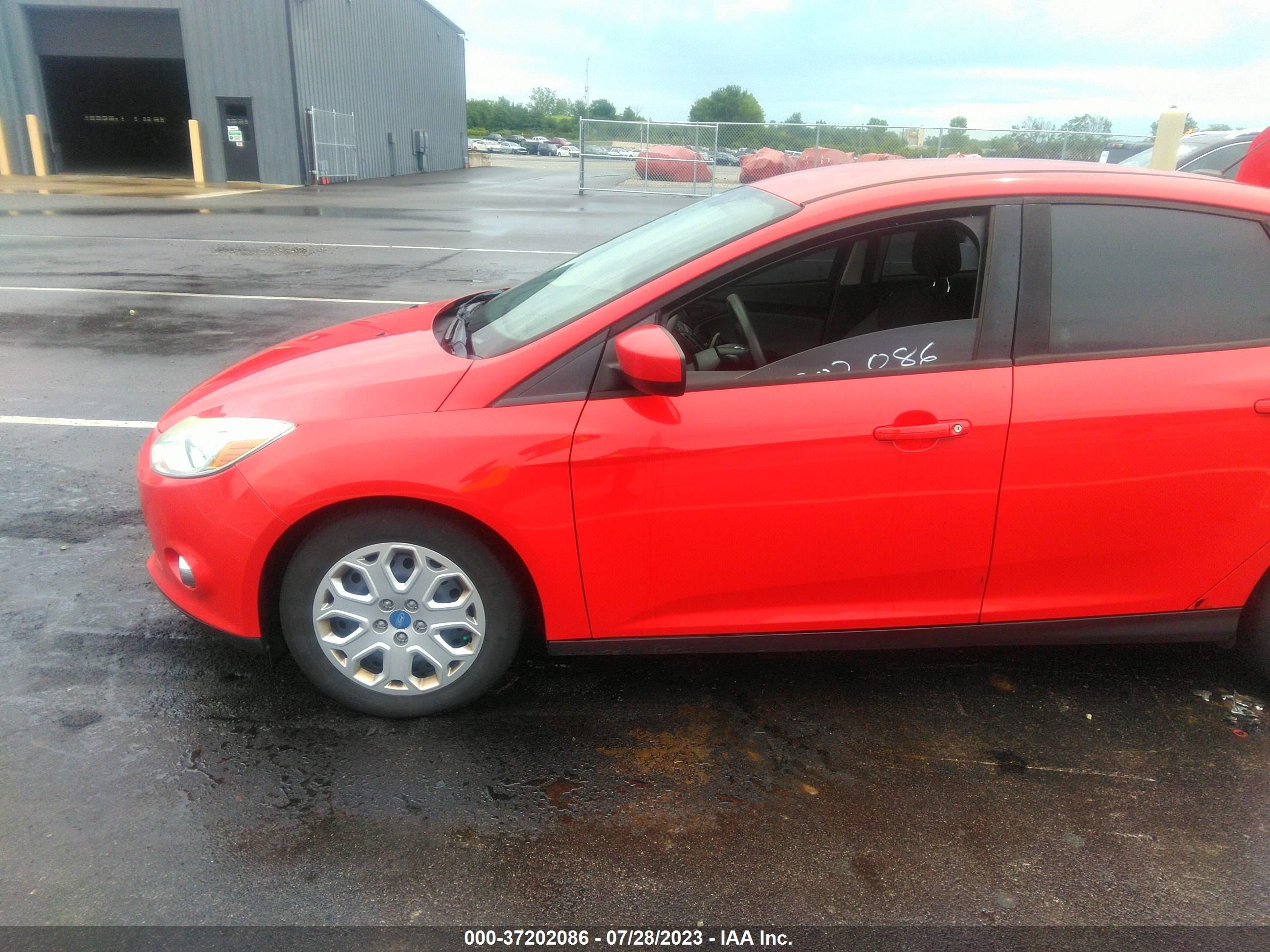 Photo 11 VIN: 1FAHP3F22CL184018 - FORD FOCUS 