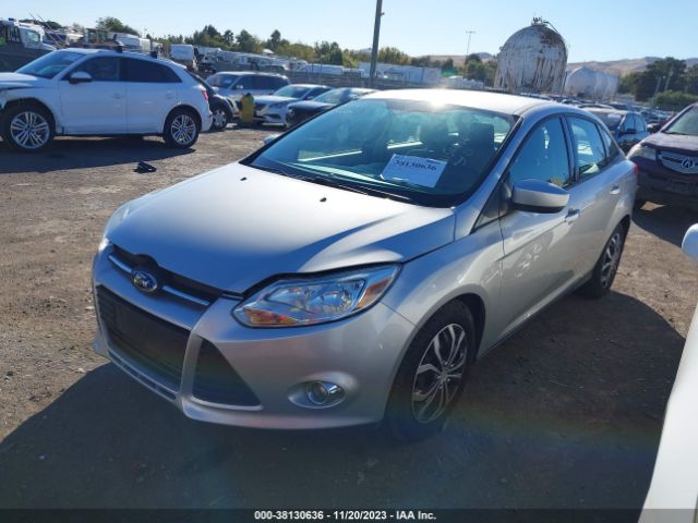 Photo 1 VIN: 1FAHP3F23CL330670 - FORD FOCUS 