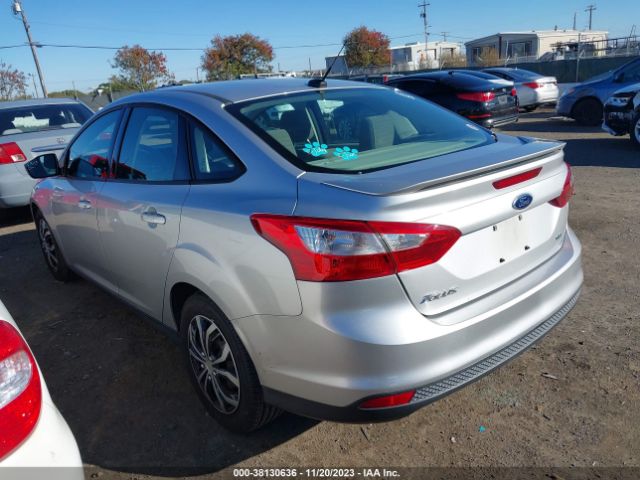 Photo 2 VIN: 1FAHP3F23CL330670 - FORD FOCUS 