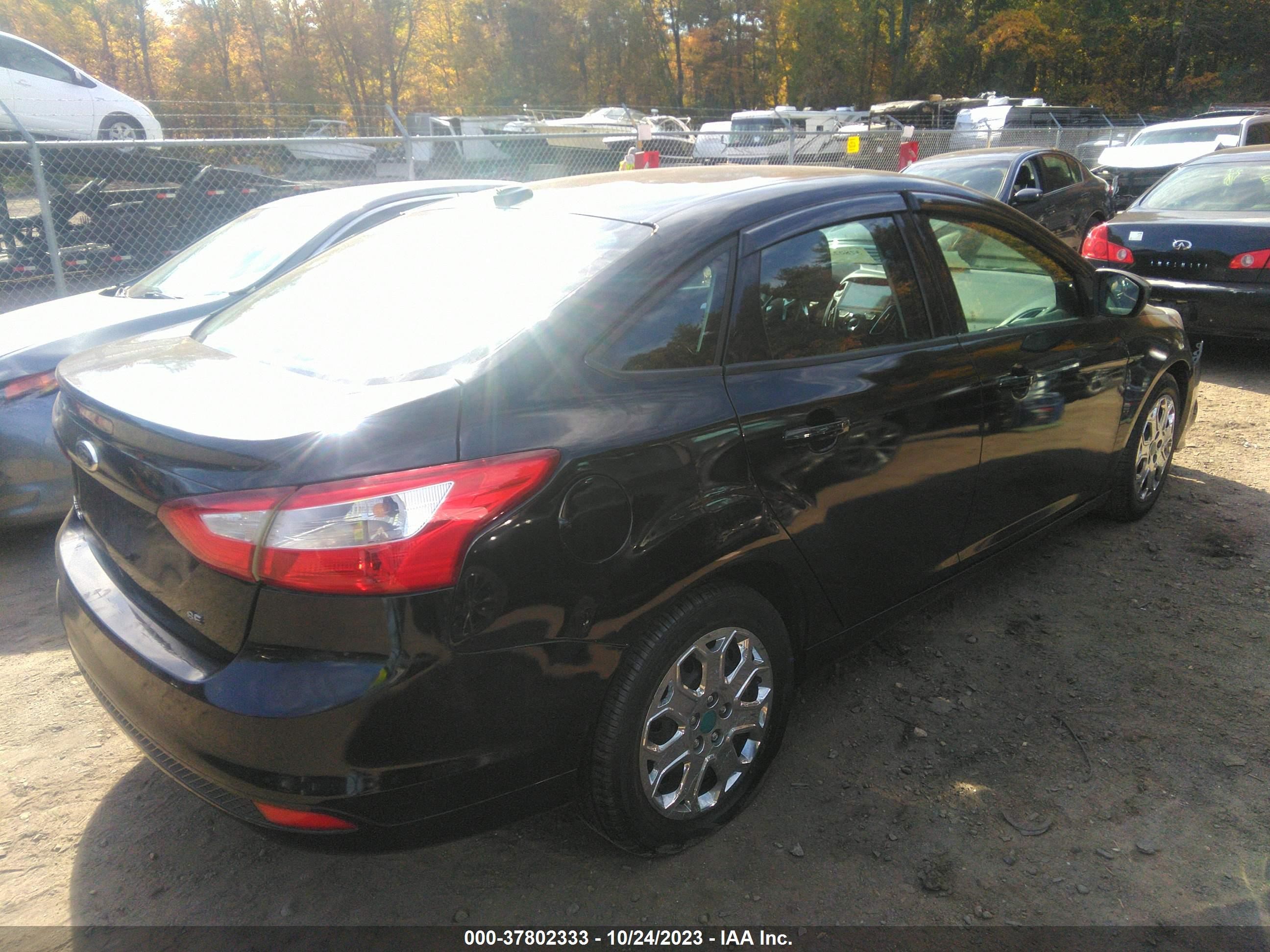 Photo 3 VIN: 1FAHP3F23CL369548 - FORD FOCUS 