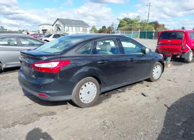 Photo 3 VIN: 1FAHP3F23CL437394 - FORD FOCUS 