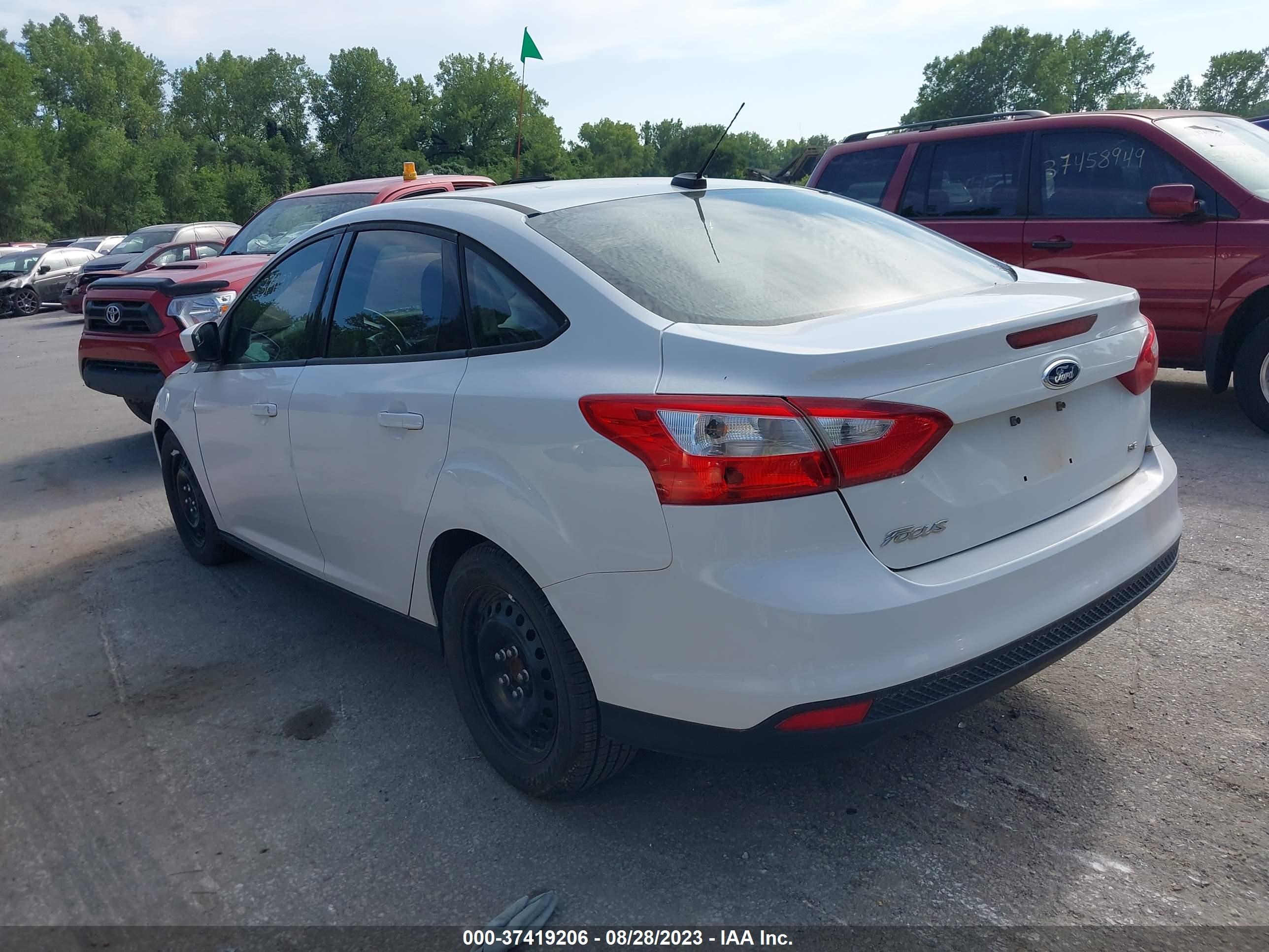 Photo 2 VIN: 1FAHP3F23CL454907 - FORD FOCUS 