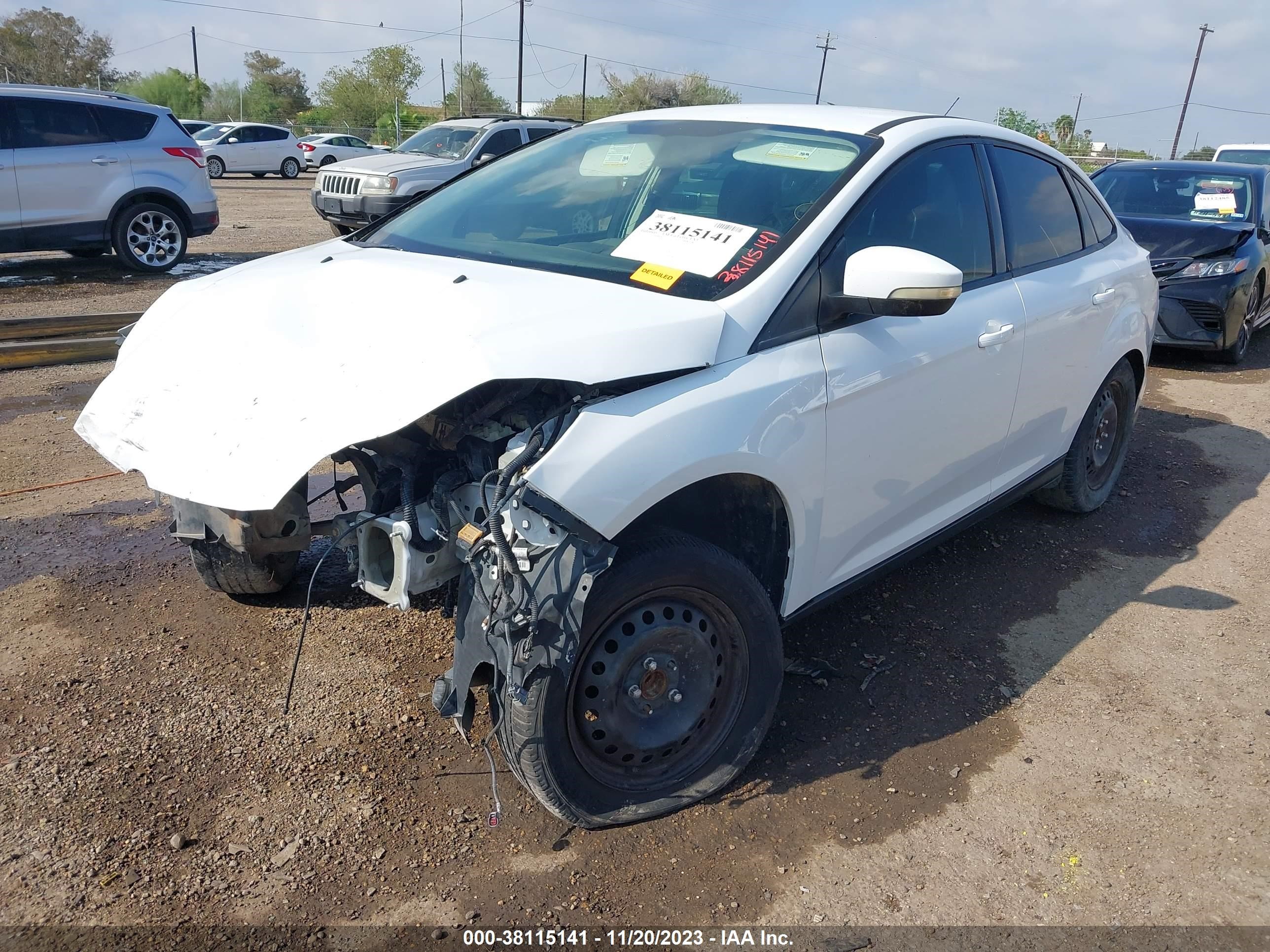 Photo 1 VIN: 1FAHP3F24CL179516 - FORD FOCUS 