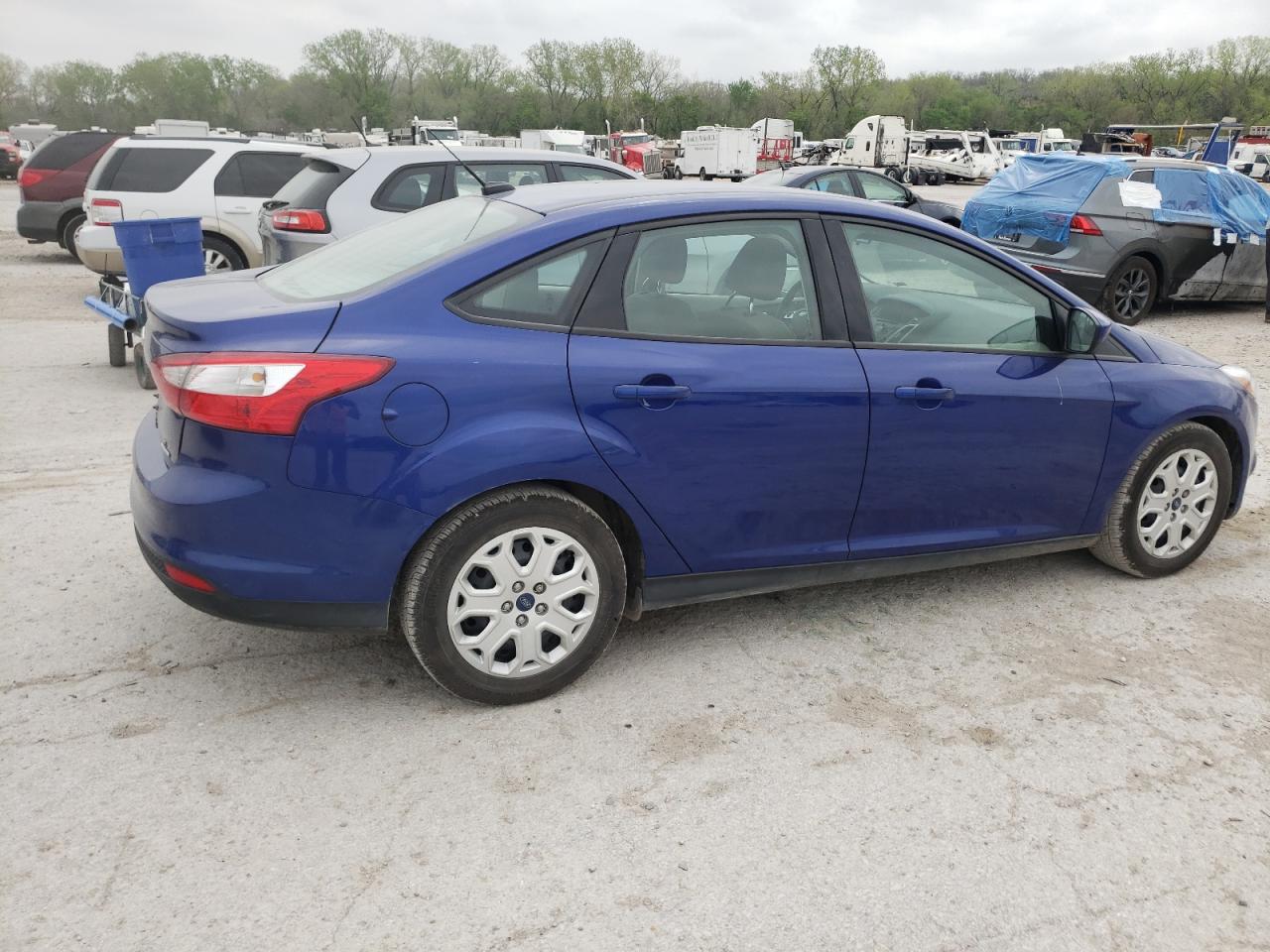 Photo 2 VIN: 1FAHP3F24CL365668 - FORD FOCUS SE 