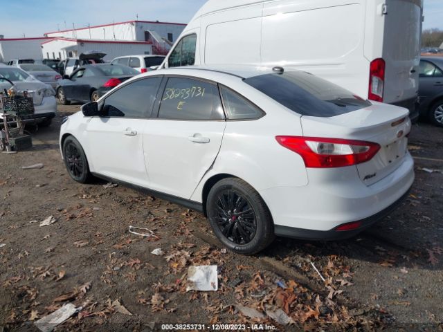 Photo 2 VIN: 1FAHP3F25CL454777 - FORD FOCUS 