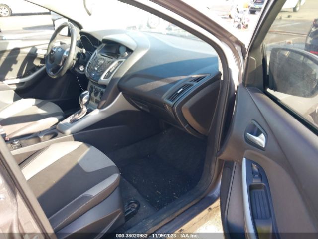 Photo 4 VIN: 1FAHP3F26CL261568 - FORD FOCUS 