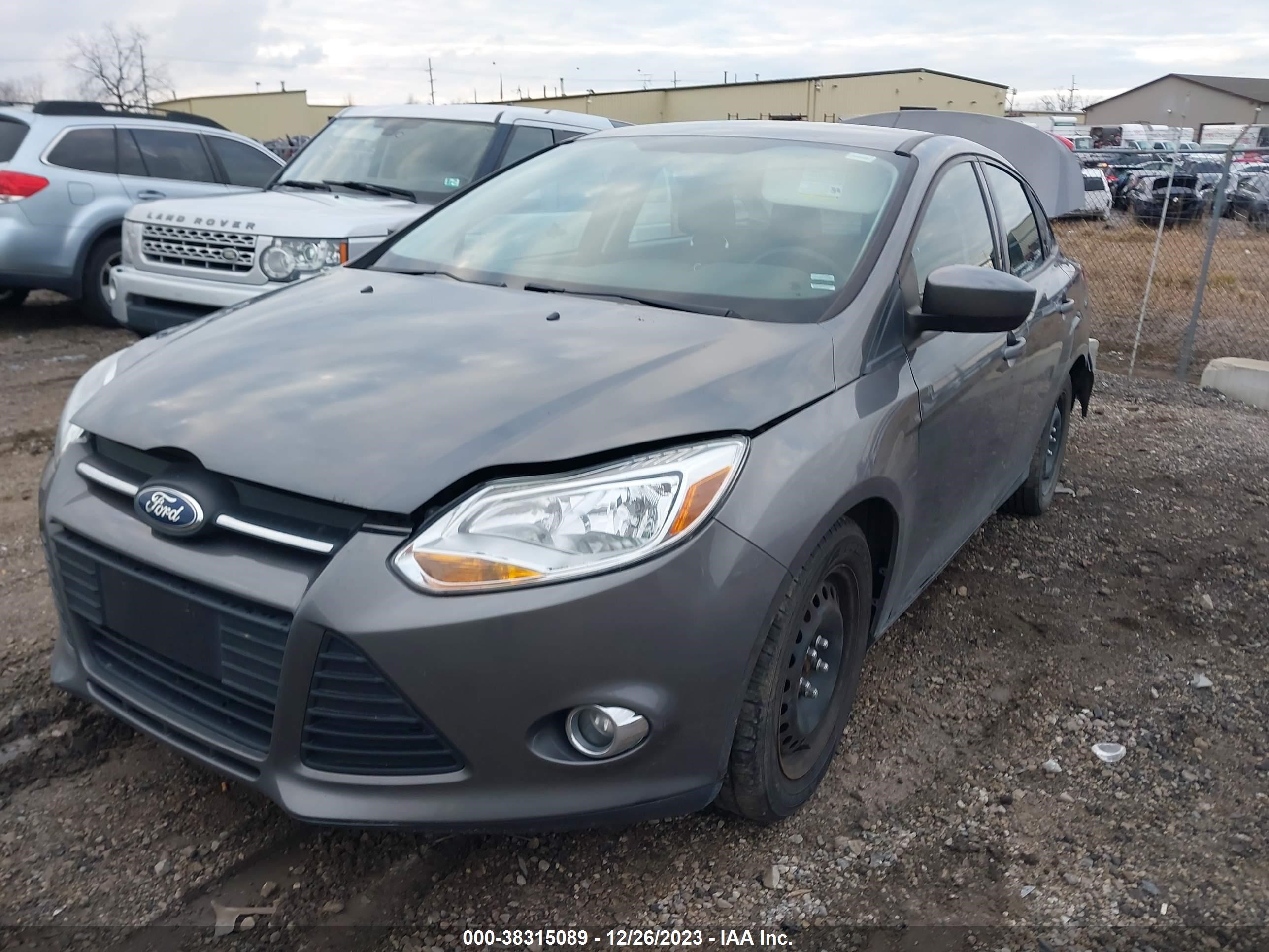 Photo 1 VIN: 1FAHP3F26CL335958 - FORD FOCUS 