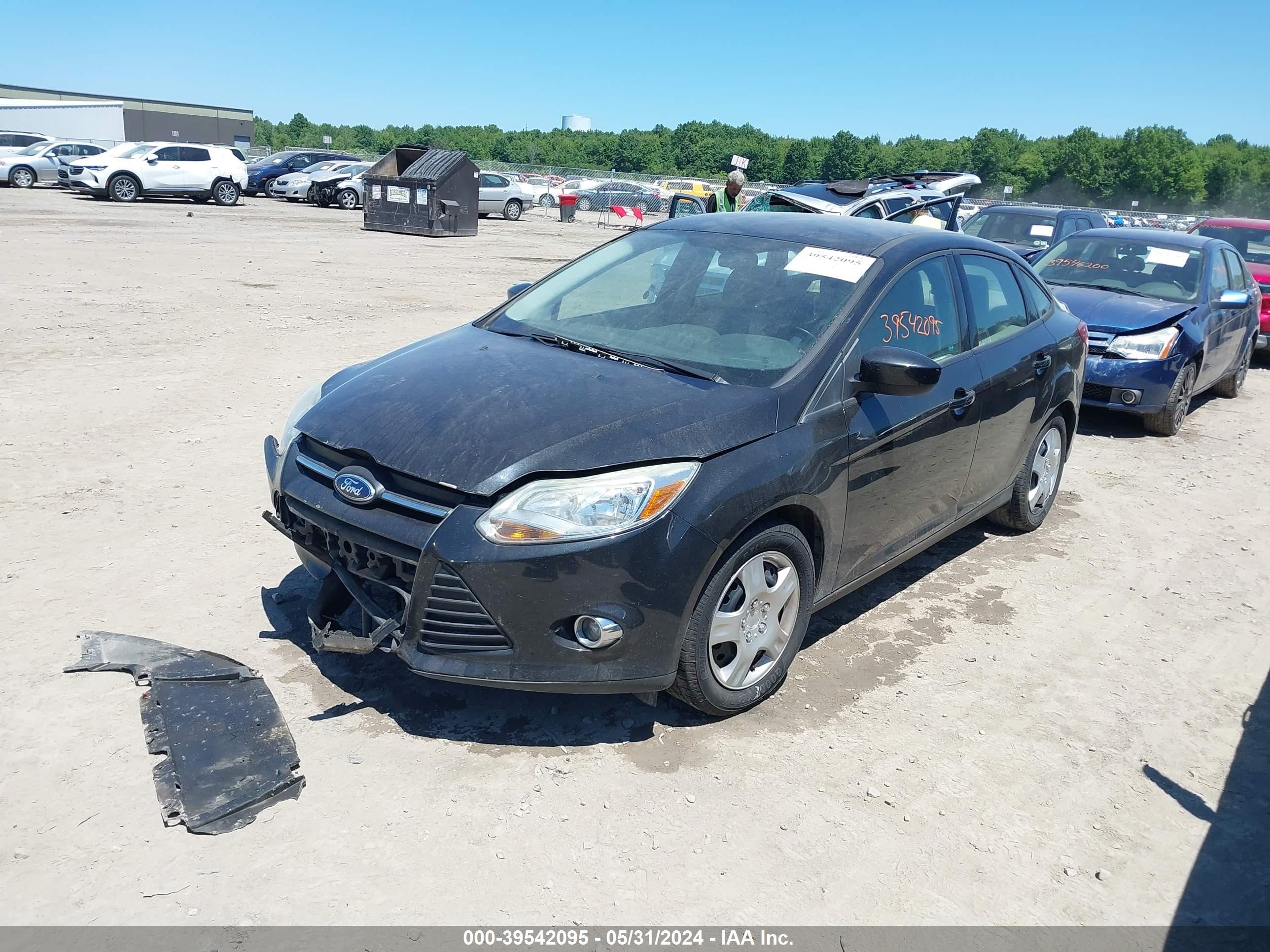 Photo 1 VIN: 1FAHP3F26CL474875 - FORD FOCUS 