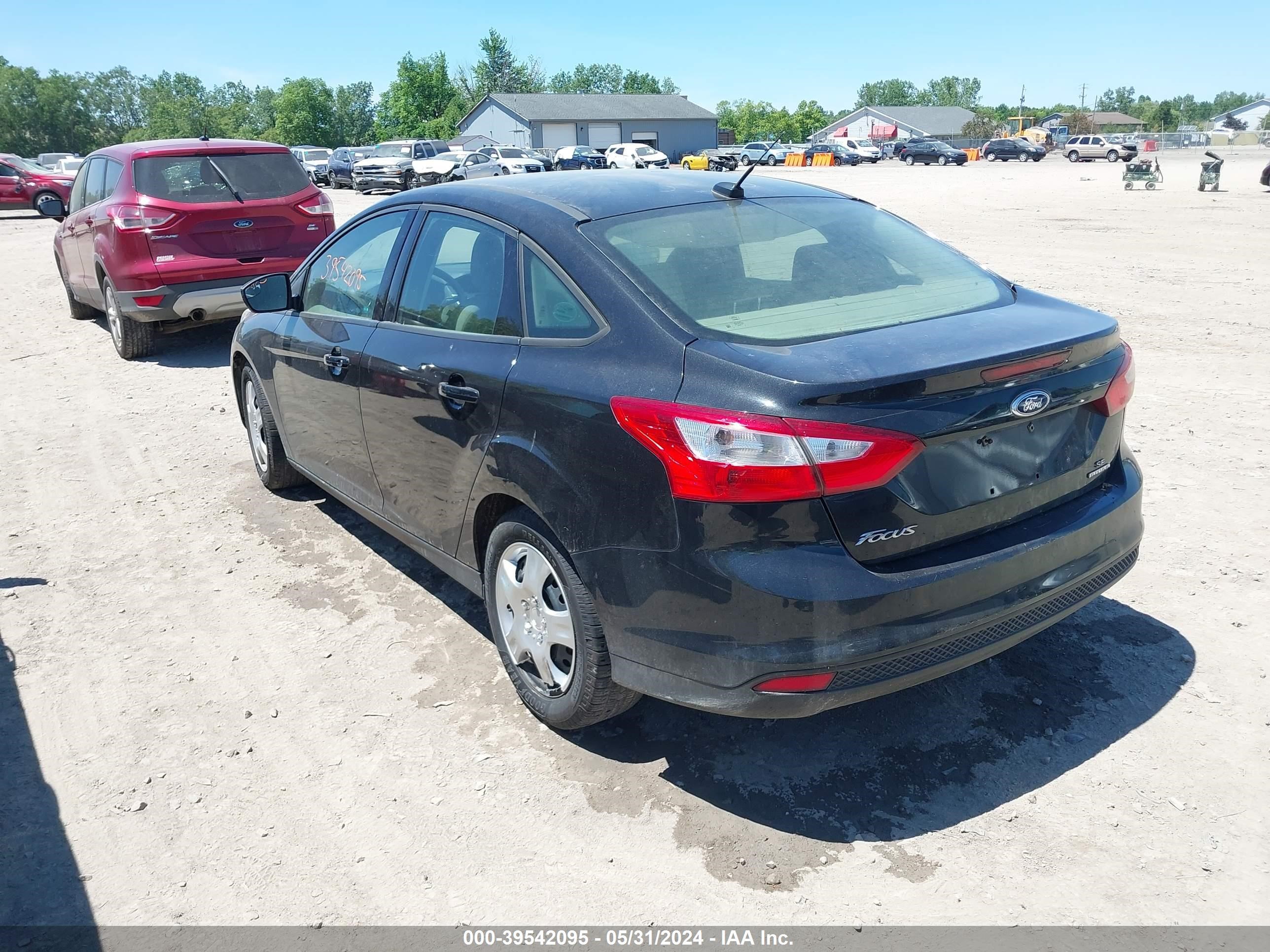 Photo 2 VIN: 1FAHP3F26CL474875 - FORD FOCUS 