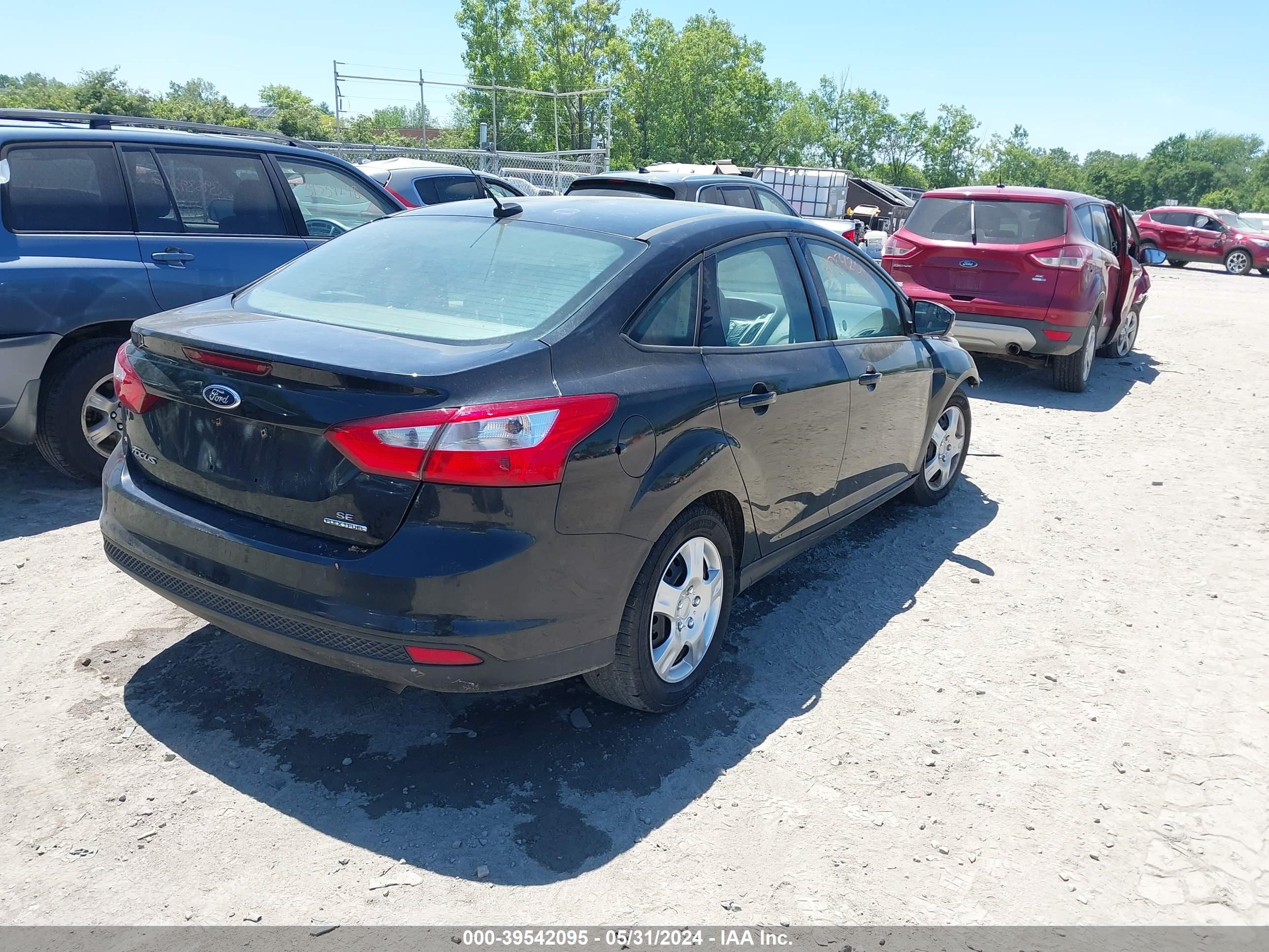 Photo 3 VIN: 1FAHP3F26CL474875 - FORD FOCUS 