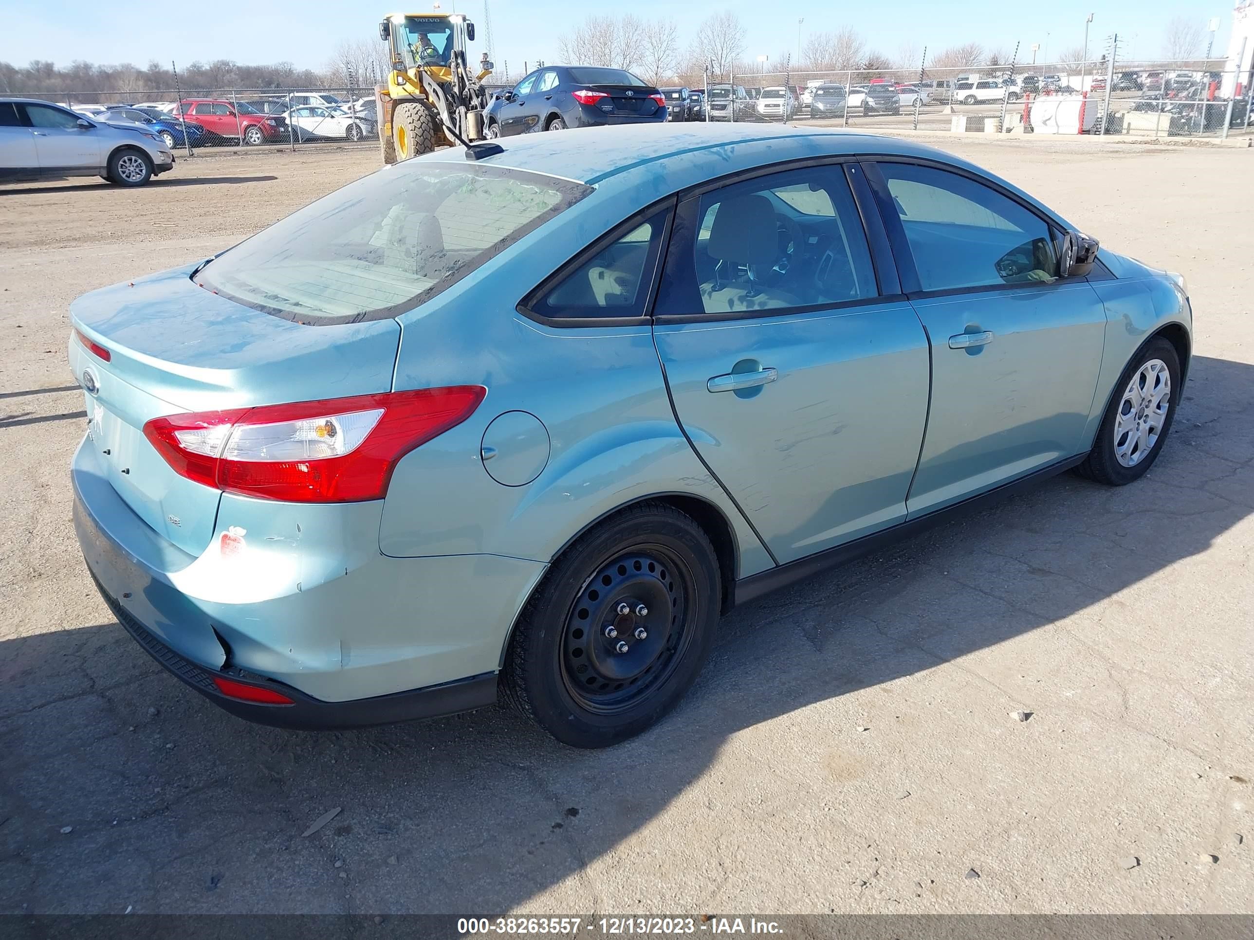 Photo 3 VIN: 1FAHP3F27CL282882 - FORD FOCUS 