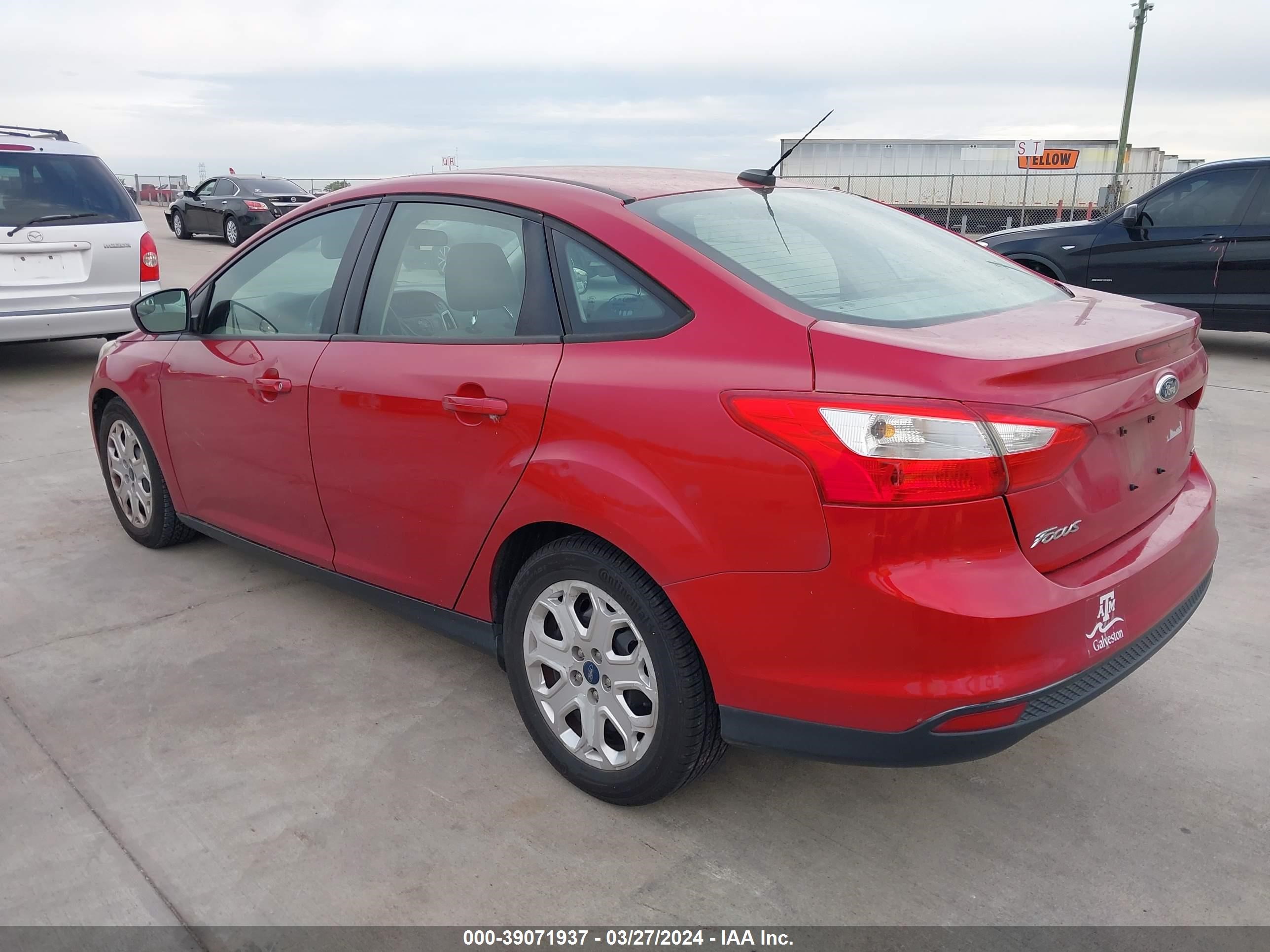 Photo 2 VIN: 1FAHP3F28CL284382 - FORD FOCUS 