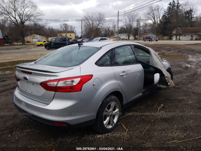 Photo 3 VIN: 1FAHP3F28CL447841 - FORD FOCUS 