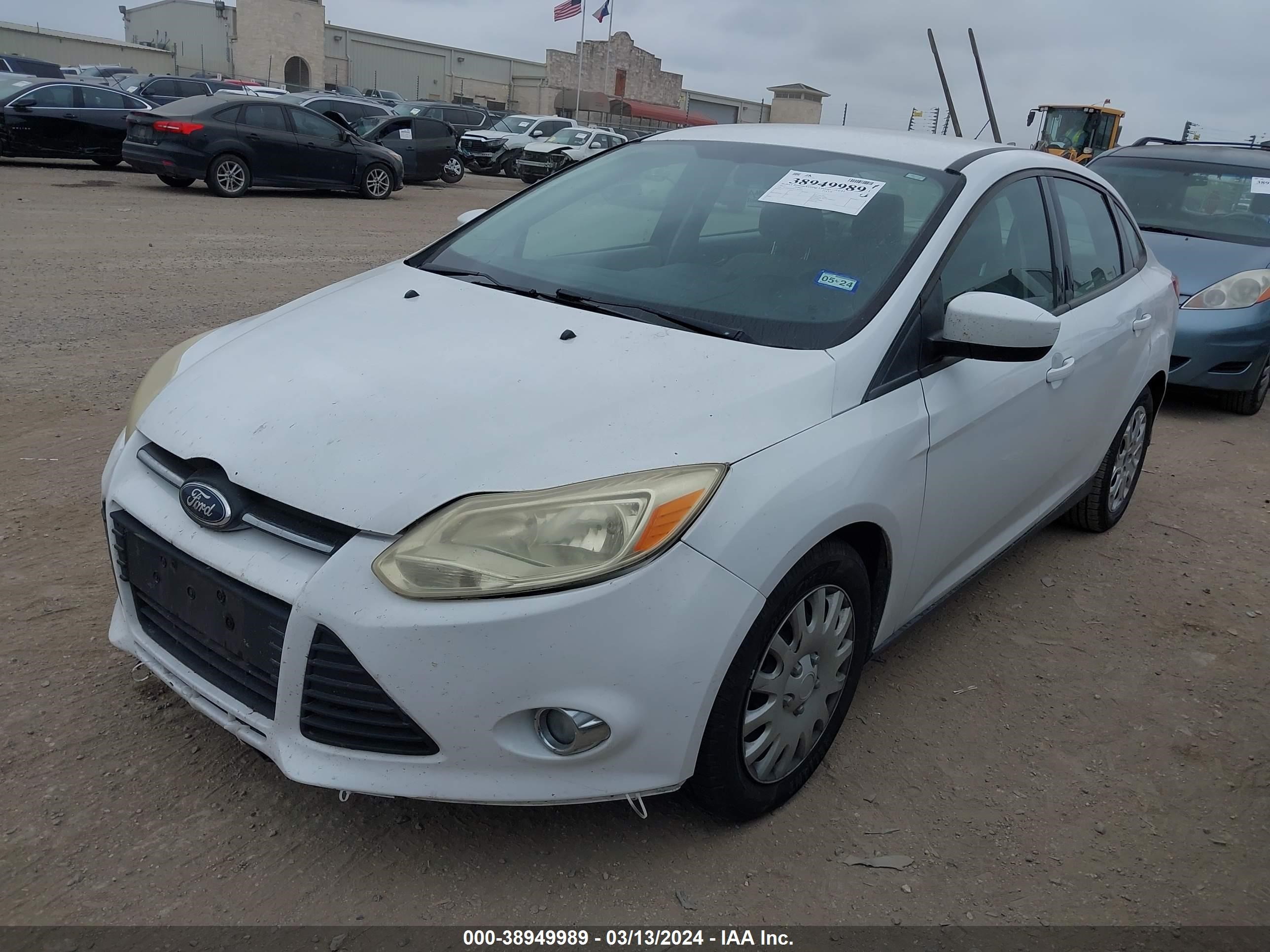 Photo 1 VIN: 1FAHP3F28CL466292 - FORD FOCUS 