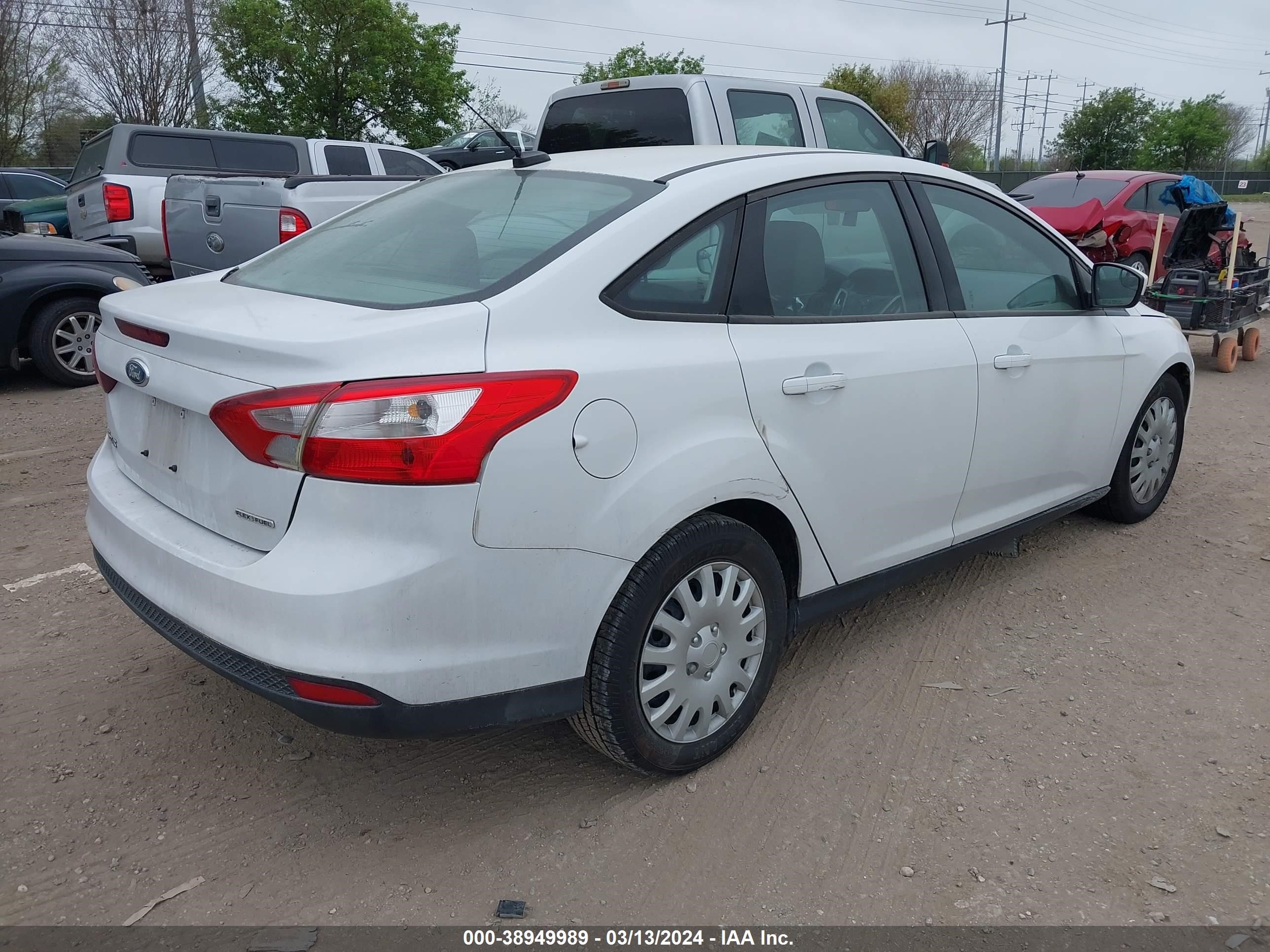 Photo 3 VIN: 1FAHP3F28CL466292 - FORD FOCUS 