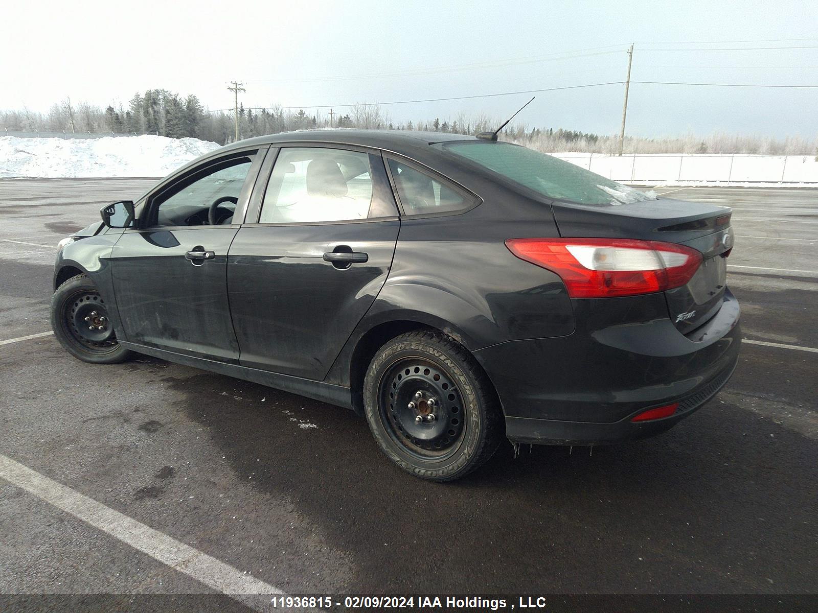 Photo 2 VIN: 1FAHP3F29CL142655 - FORD FOCUS 