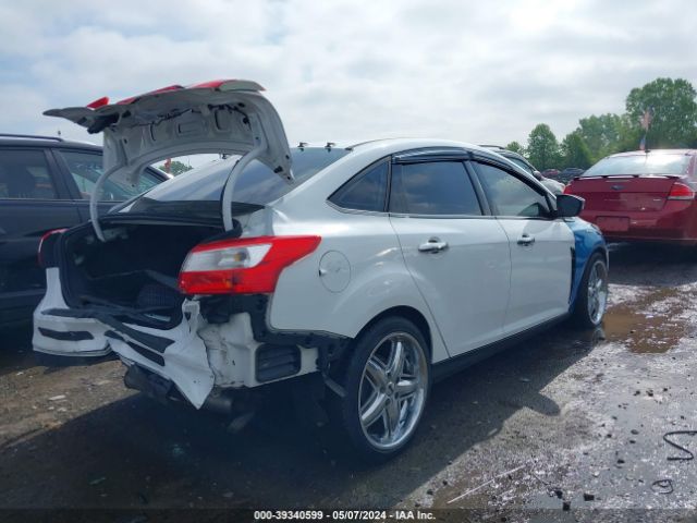 Photo 3 VIN: 1FAHP3F29CL172755 - FORD FOCUS 