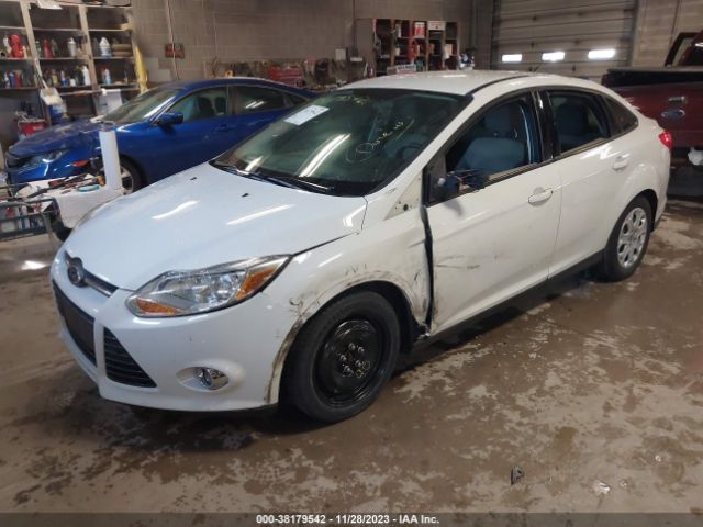 Photo 1 VIN: 1FAHP3F2XCL106375 - FORD FOCUS 