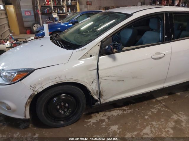 Photo 5 VIN: 1FAHP3F2XCL106375 - FORD FOCUS 