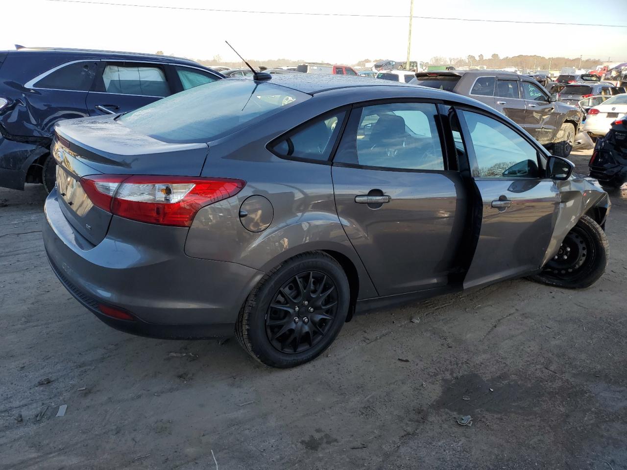 Photo 2 VIN: 1FAHP3F2XCL288658 - FORD FOCUS 