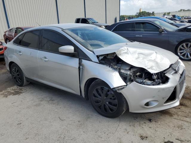 Photo 3 VIN: 1FAHP3F2XCL337650 - FORD FOCUS SE 