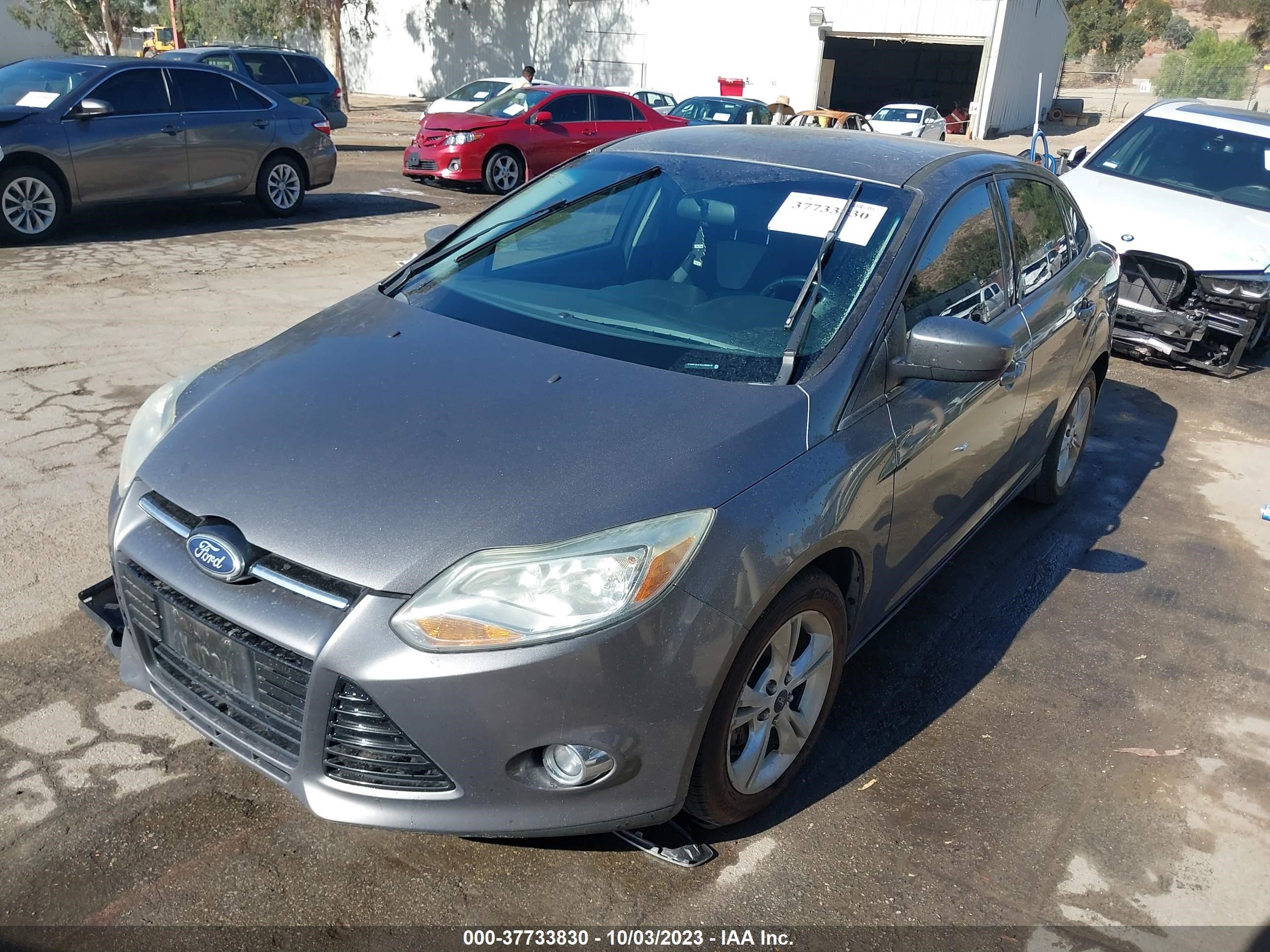 Photo 1 VIN: 1FAHP3F2XCL400570 - FORD FOCUS 